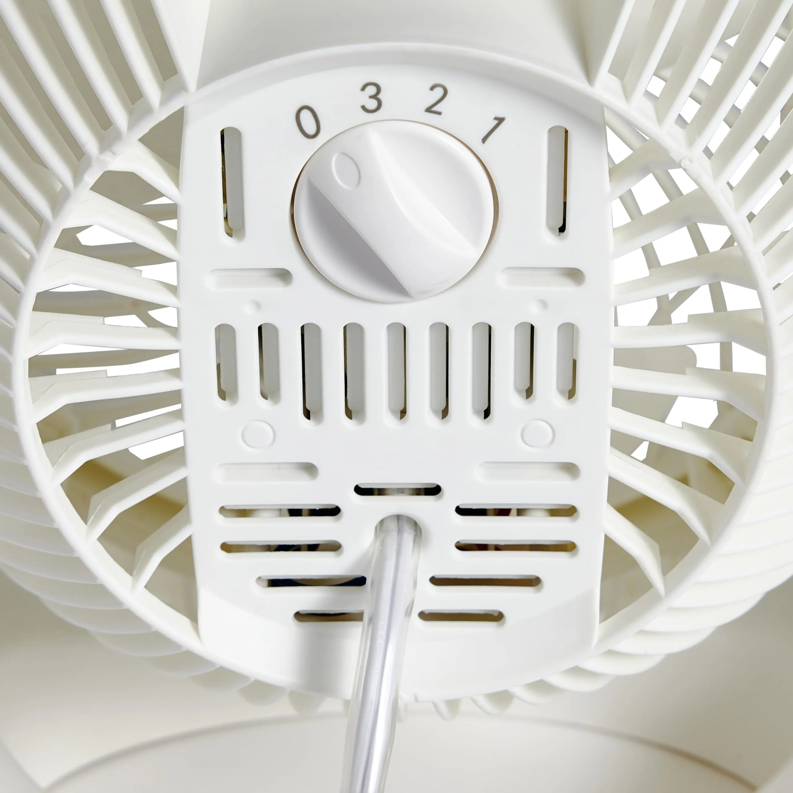 Amazon Basics Ventilatore da tavolo portatile 18 cm, Bianco - immagine 5