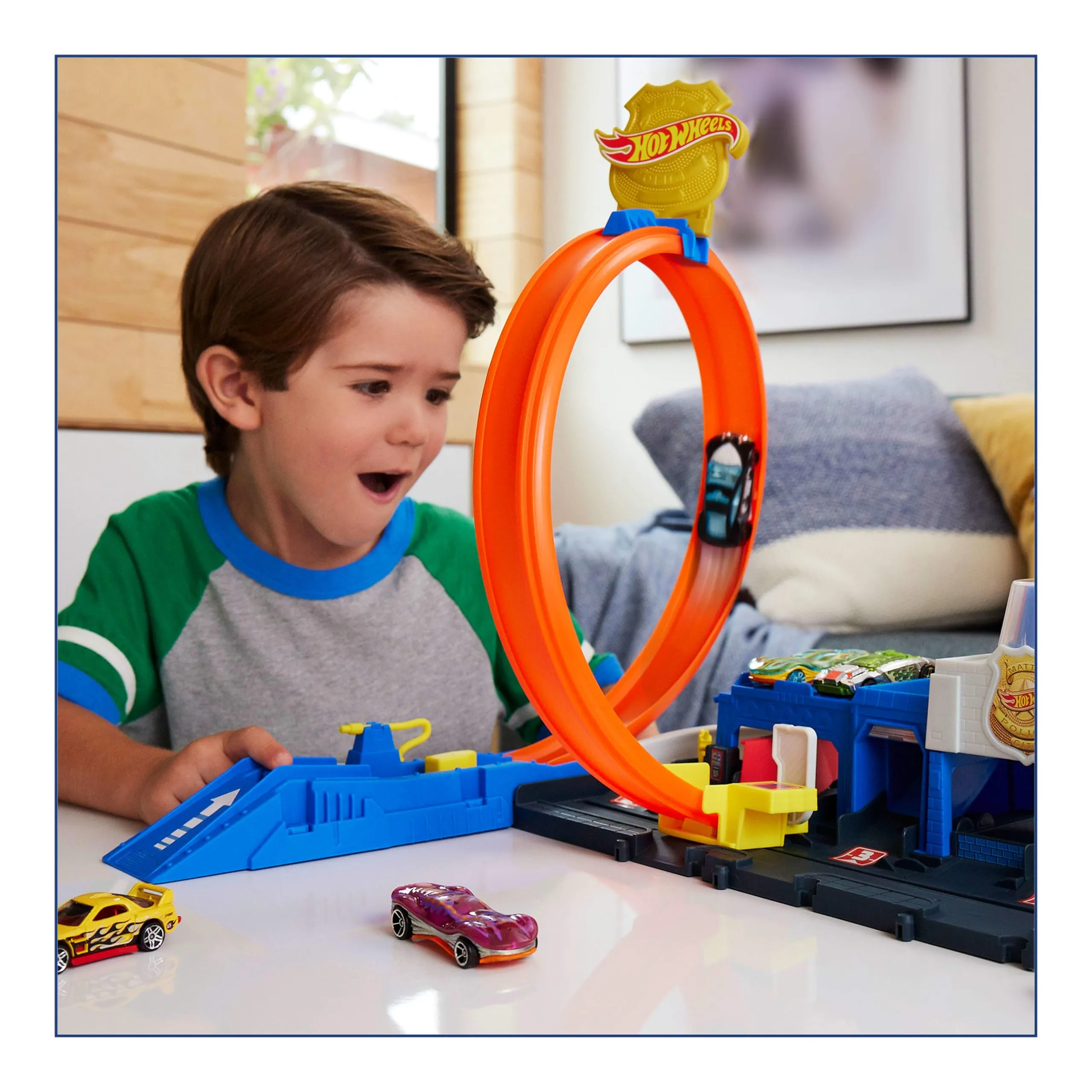 Hot Wheels City Super Stazione di Polizia Playset e macchinina - immagine 2