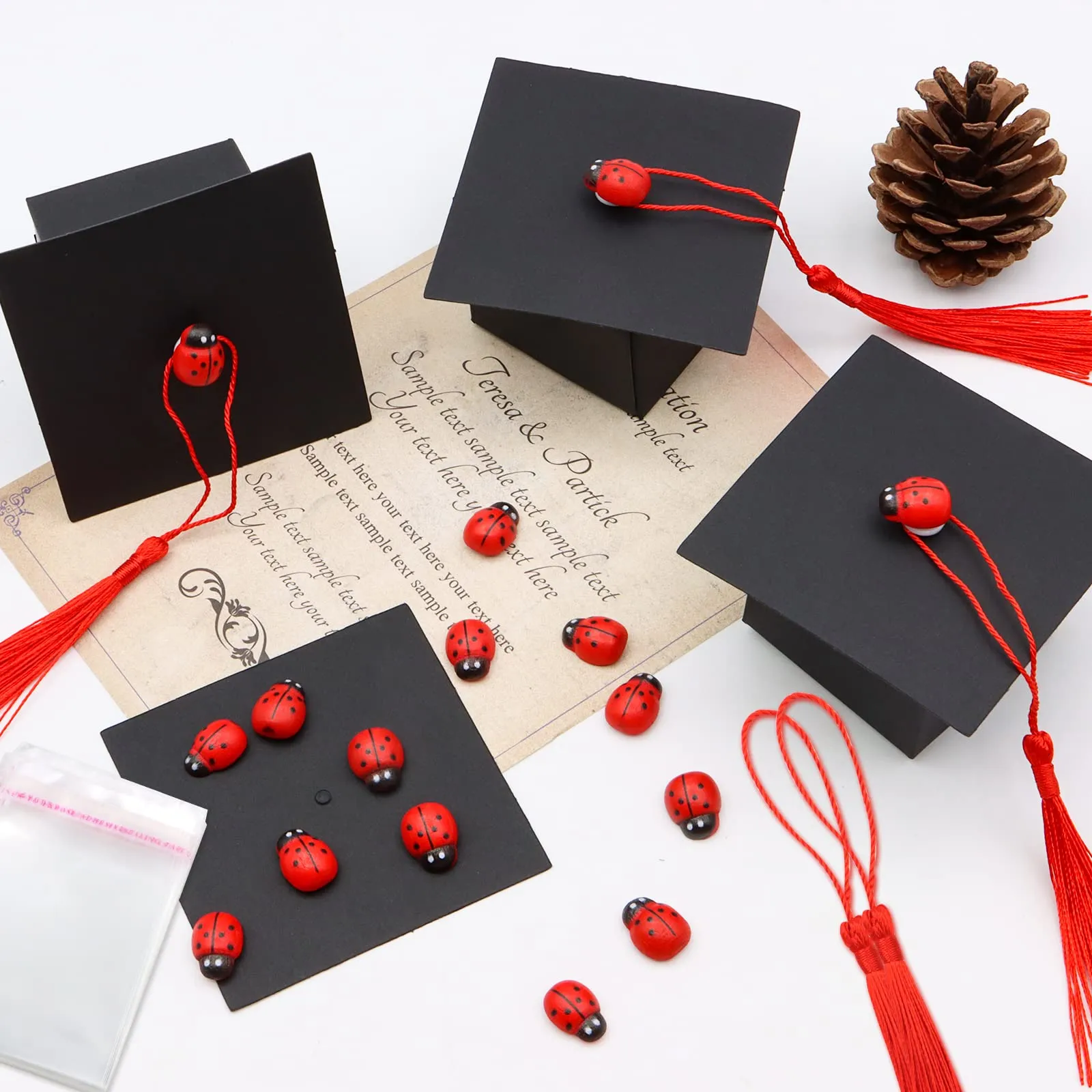 VEGCOO Scatole a Cappello di Laurea per Bomboniere e Caramelle, 60 Pezzi, Rosso - immagine 4