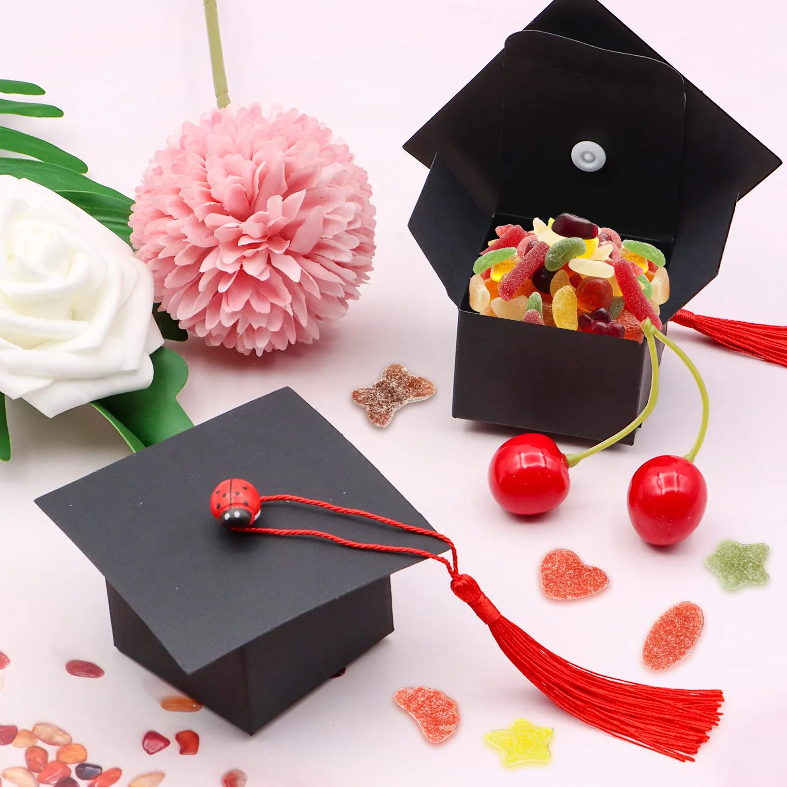 VEGCOO Scatole a Cappello di Laurea per Bomboniere e Caramelle, 60 Pezzi, Rosso - immagine 5