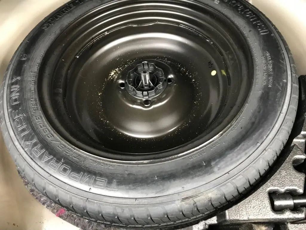 D'ANGELO 1988 Kit Ruotino di Scorta 125/85R16 per Peugeot 2008 con Cric, Chiave, Guanti e Sacca - immagine 5