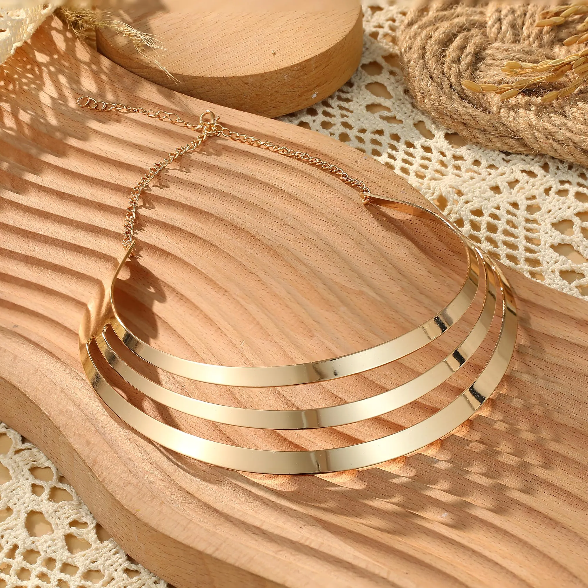 LOLIAS Set di Gioielli in Oro per Donne: Collana Choker, Bracciale Largo e Orecchini - immagine 8
