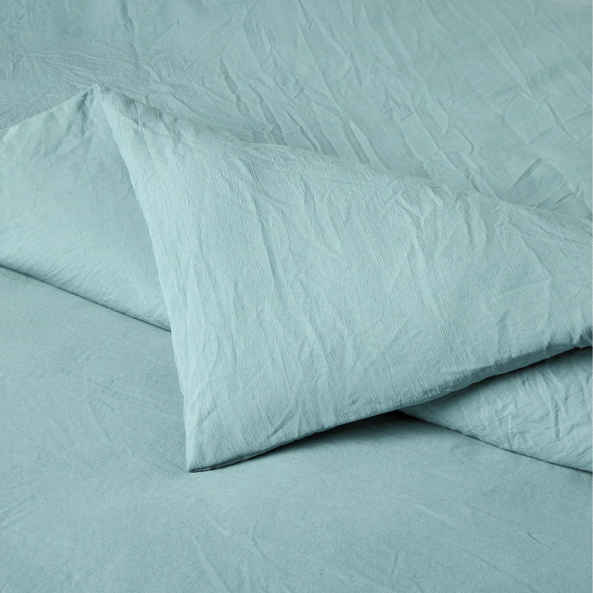 Amazon Basics Set Copripiumino Matrimoniale in Microfibra, 240 x 220 cm e 2 Federe 50 x 80 cm, Blu - immagine 3
