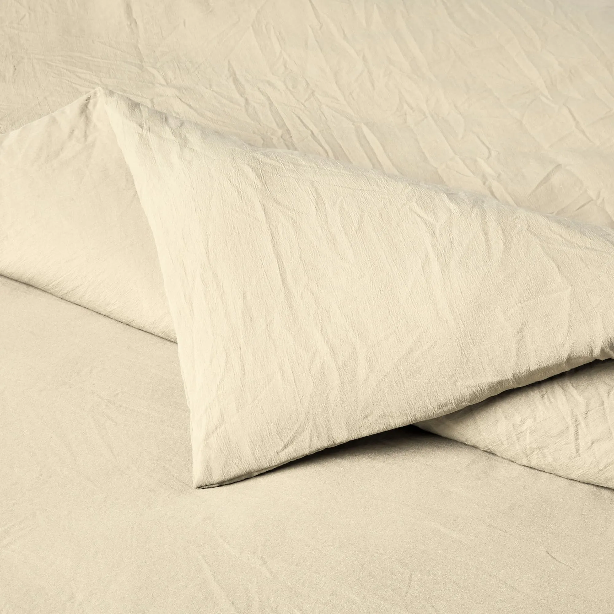 Amazon Basics Set Copripiumino Matrimoniale in Microfibra, 240 x 220 cm con 2 Federe 50 x 80 cm, Beige - immagine 3