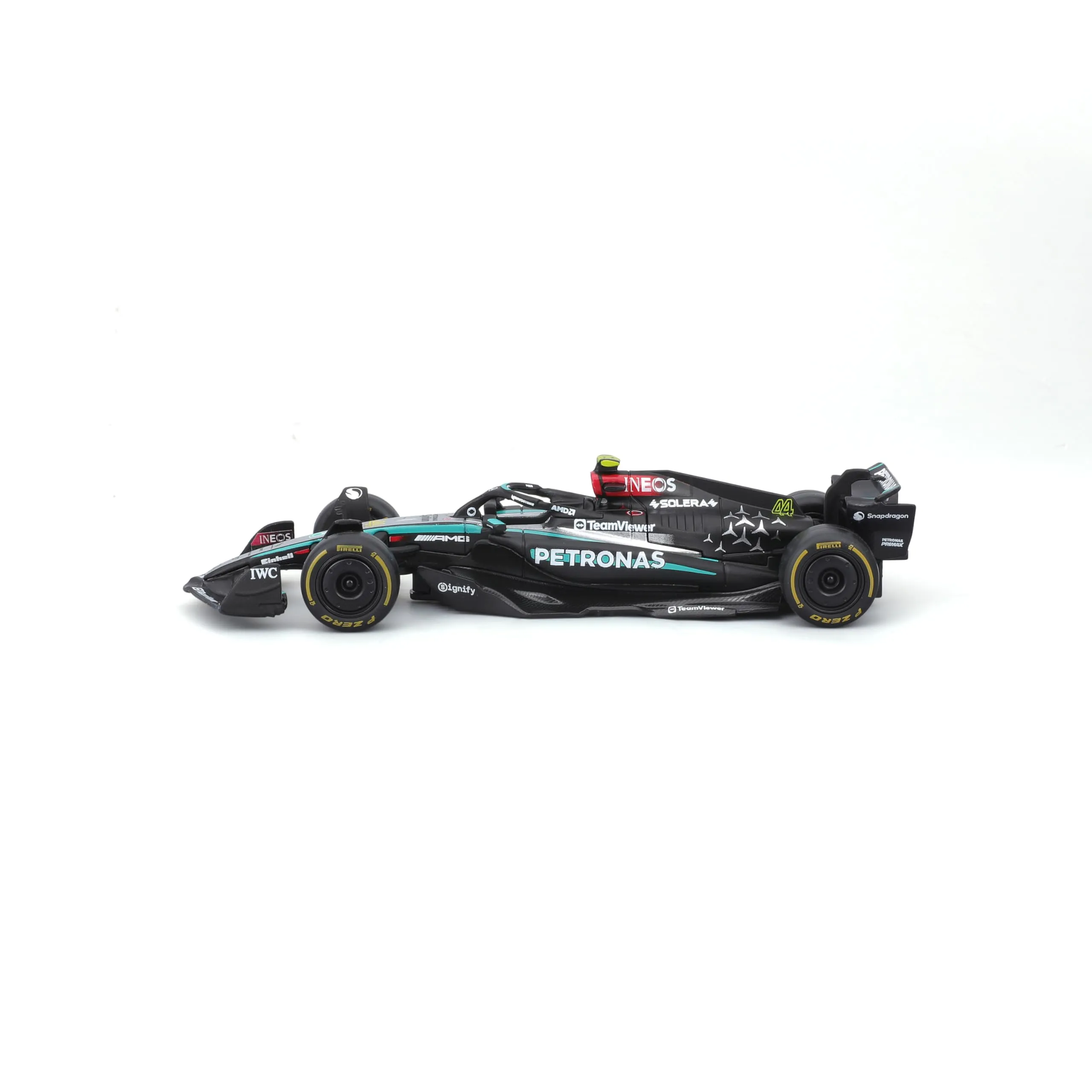 Bburago Mercedes AMG Petronas W15 Lewis Hamilton #44 2024 1:43 Scale Model - immagine 4