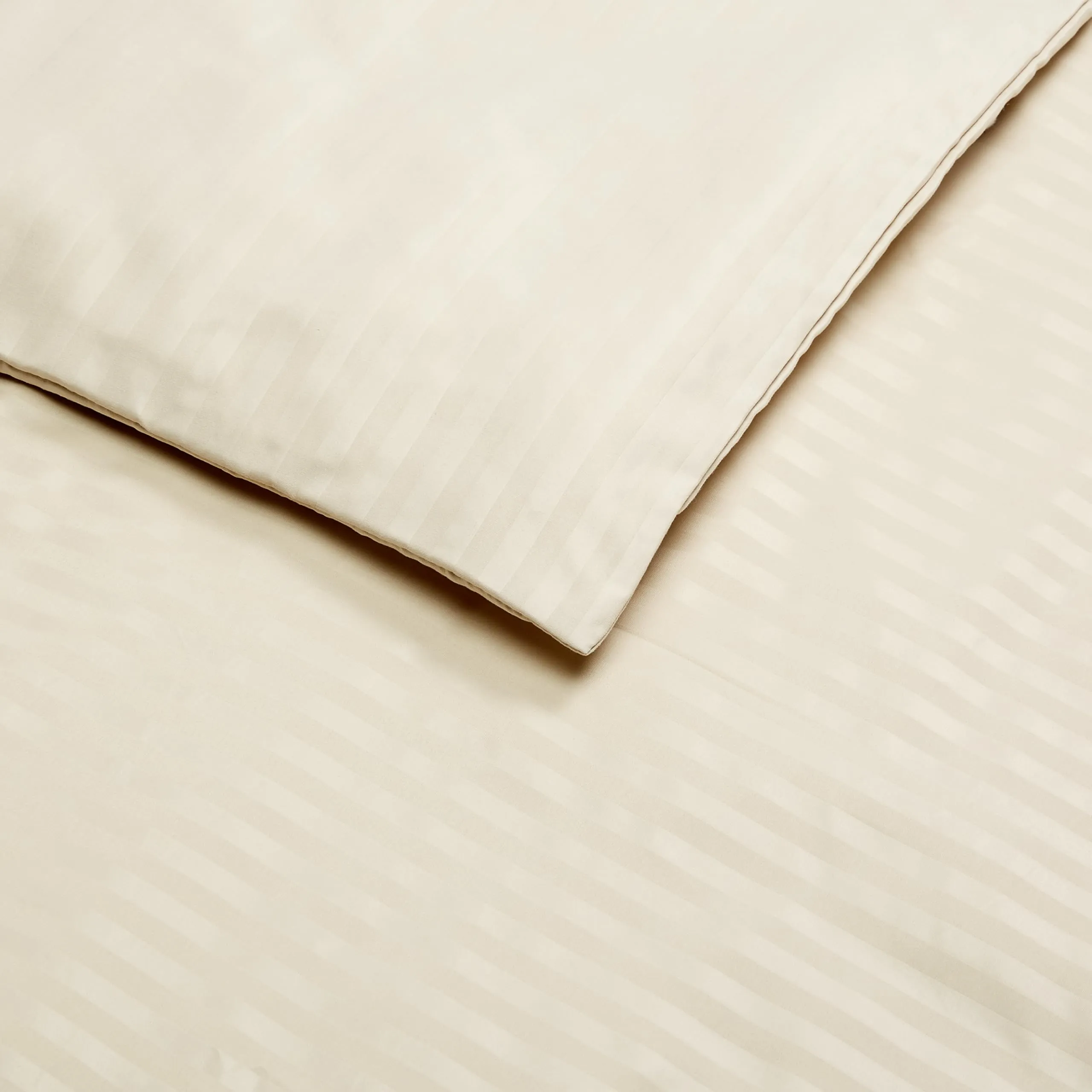 Amazon Basics Set Copripiumino Matrimoniale in Microfibra, 3 Pezzi, 240 x 220 cm, Beige a Righe - immagine 4