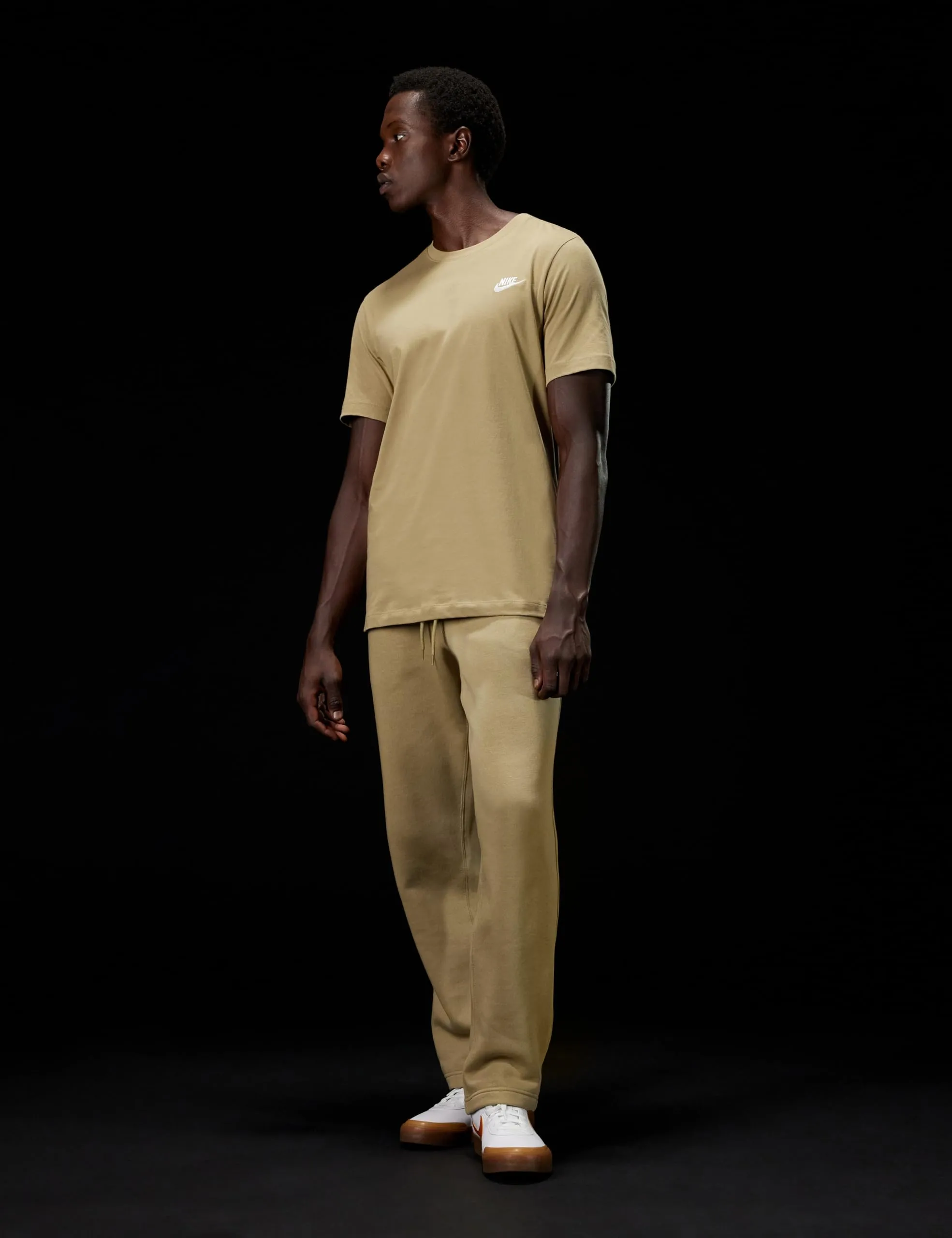 Nike Sportswear Club T-Shirt - Parachute Beige, AR4997-297, S - immagine 3