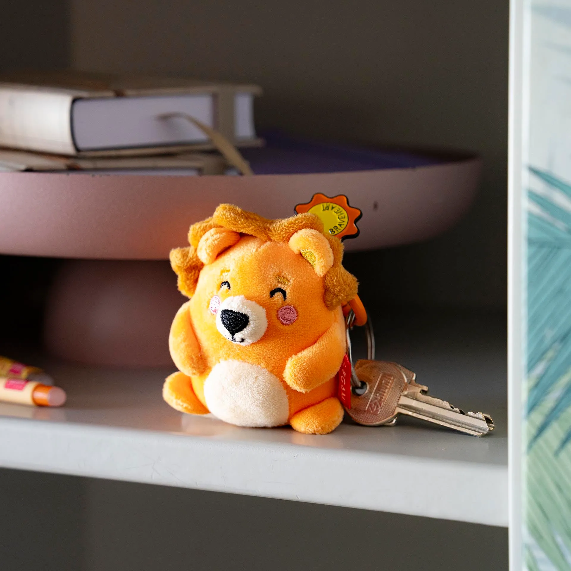 Legami Portachiavi Super Soft Lion, Peluche con Messaggio Inciso e Moschettone in Zinco, 7x11 cm - immagine 6