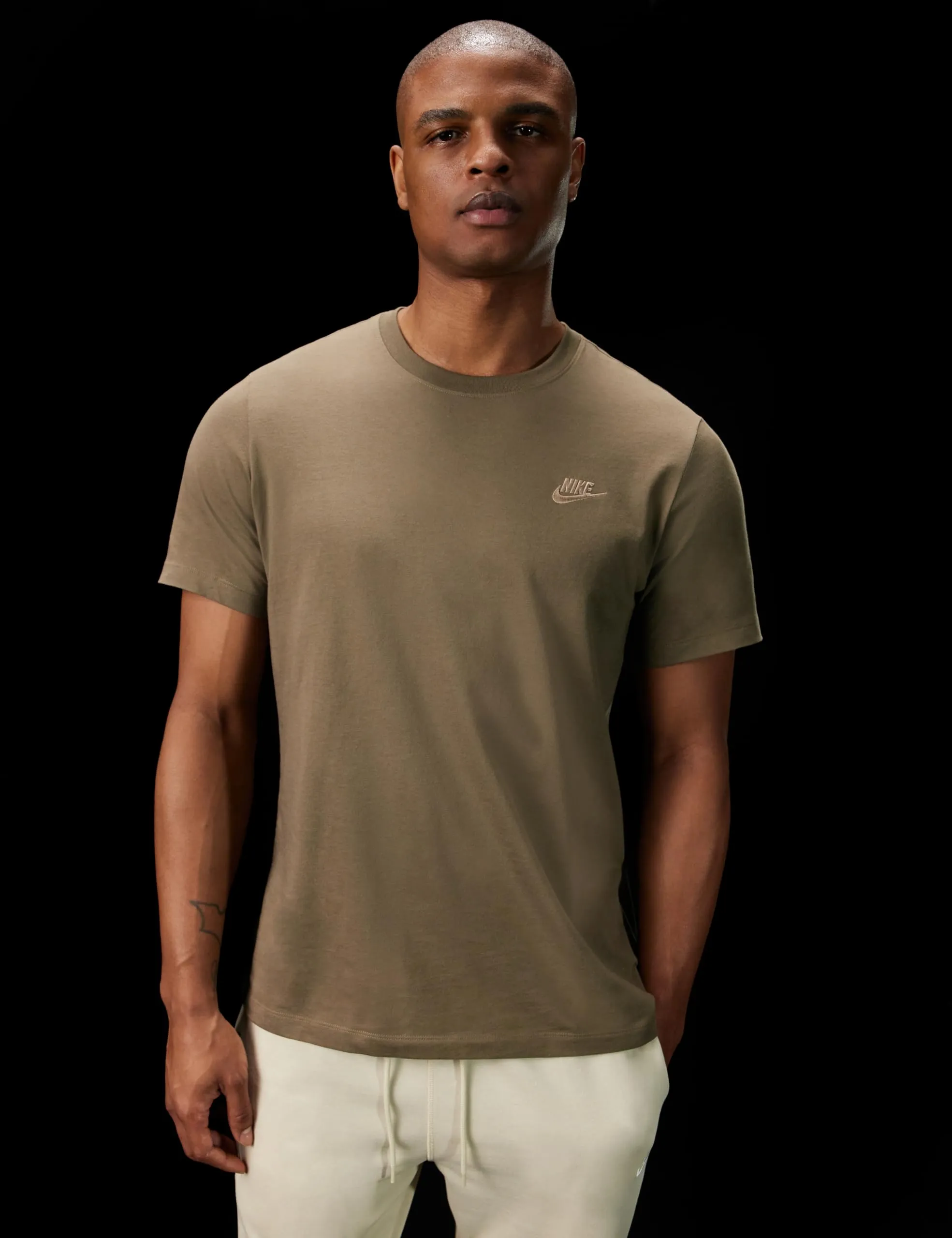 Nike Club T-Shirt Medium Olive/Parachute Beige S - immagine 2