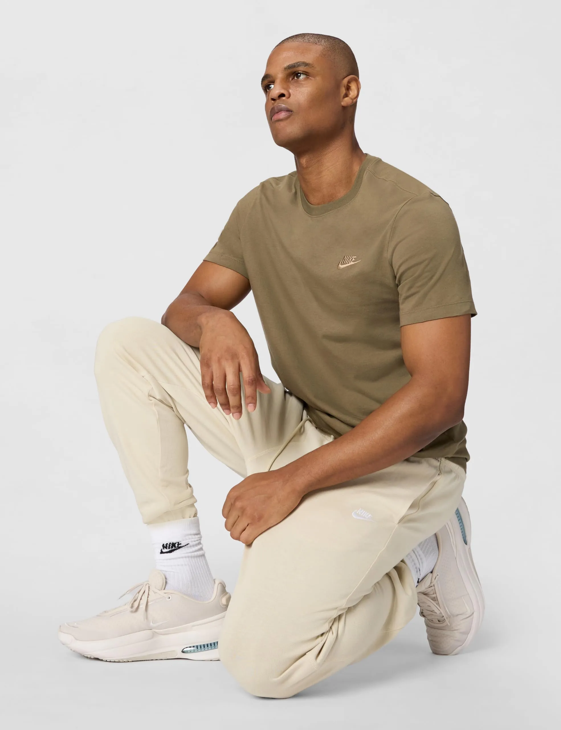 Nike Club T-Shirt Medium Olive/Parachute Beige S - immagine 5