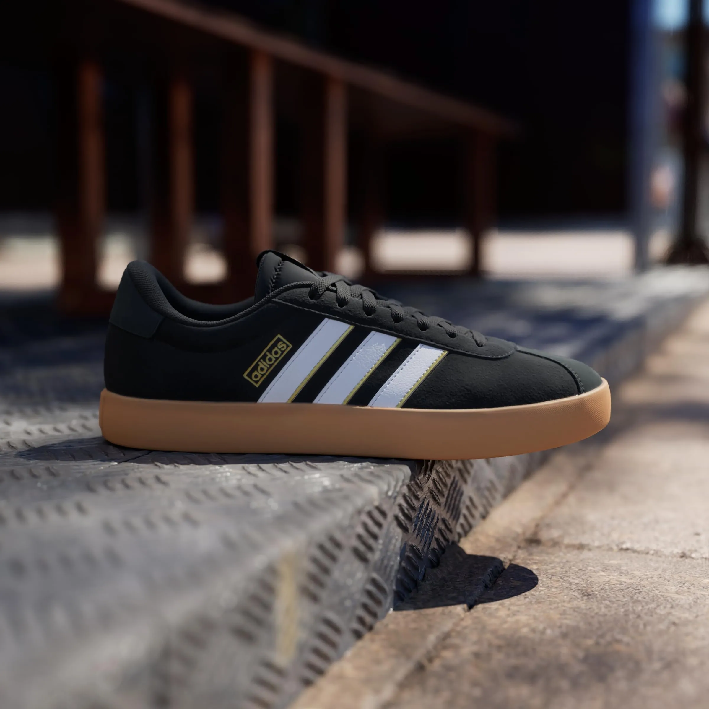 adidas VL Court 3.0 Shoes, Core Black / Cloud White / Victory Red, 39 1/3 EU - immagine 3