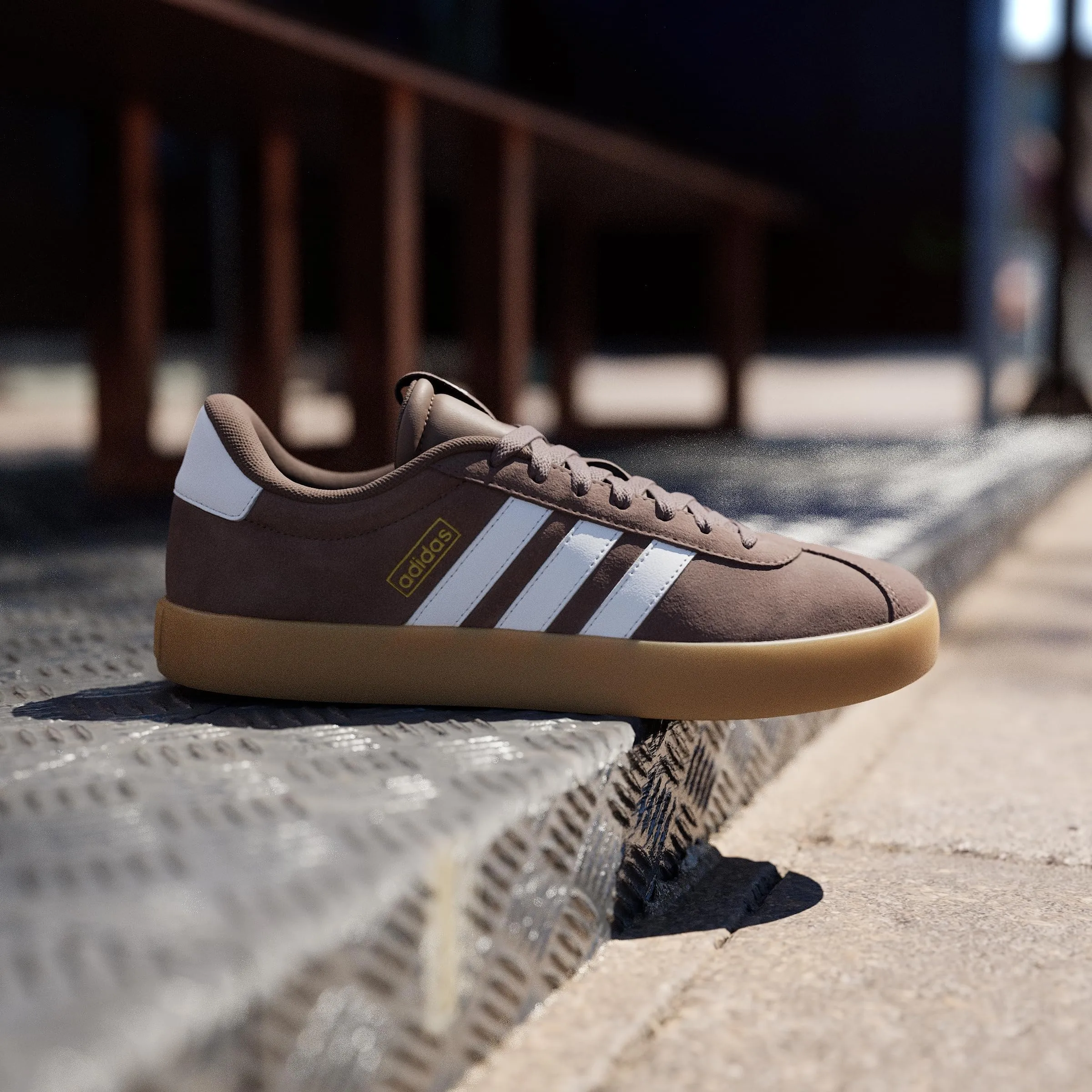 adidas VL Court 3.0 Shoes, Earth Strata/Cloud White/Gold Metallic, 42 EU - immagine 3