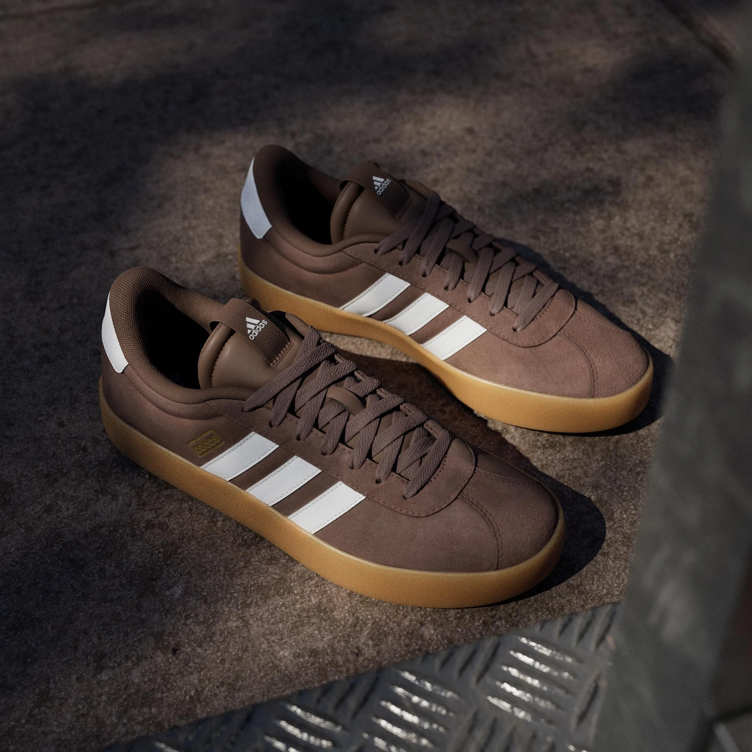 adidas VL Court 3.0 Shoes, Earth Strata/Cloud White/Gold Metallic, 44 EU - immagine 2