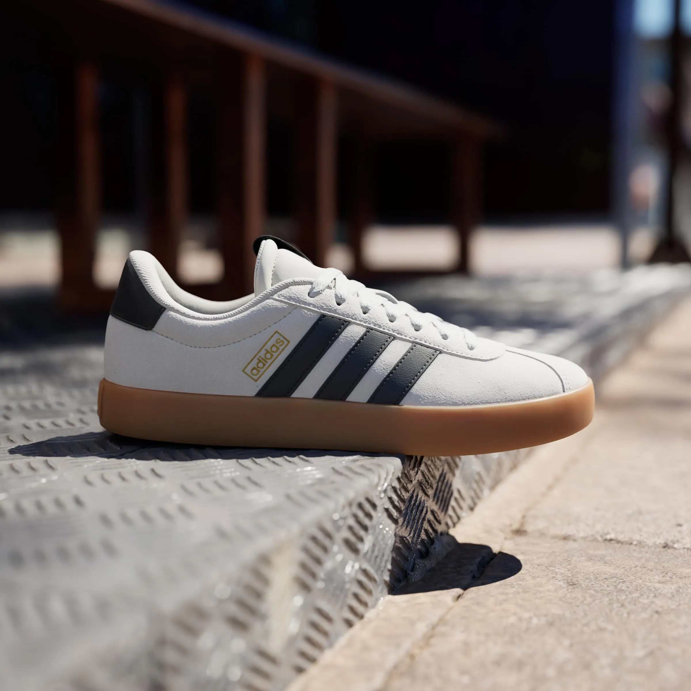 adidas VL Court 3.0 Shoes, Alumina/Core Black/Gold Metallic, 36 2/3 EU - immagine 2