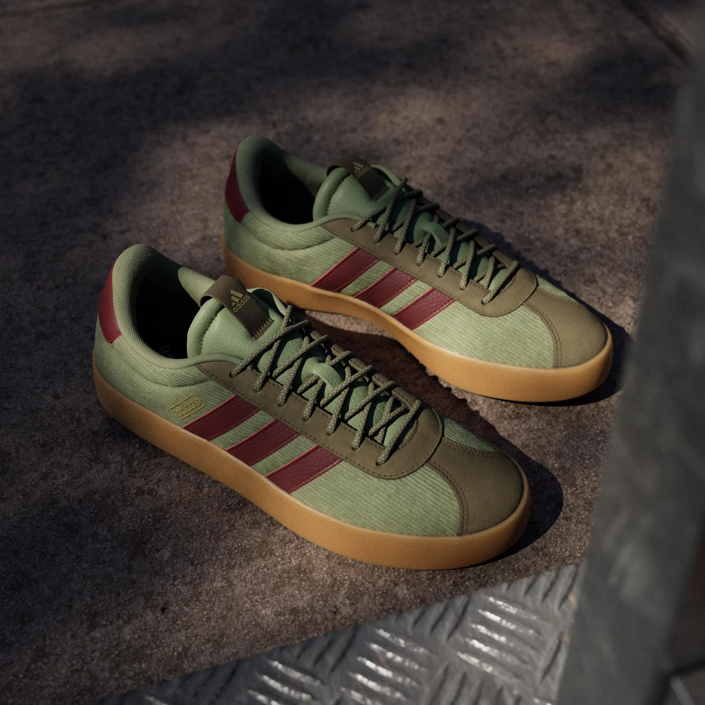 Adidas VL Court 3.0 Shoes, Tent Green/Shadow Red/Olive Strata, 40 EU - immagine 2