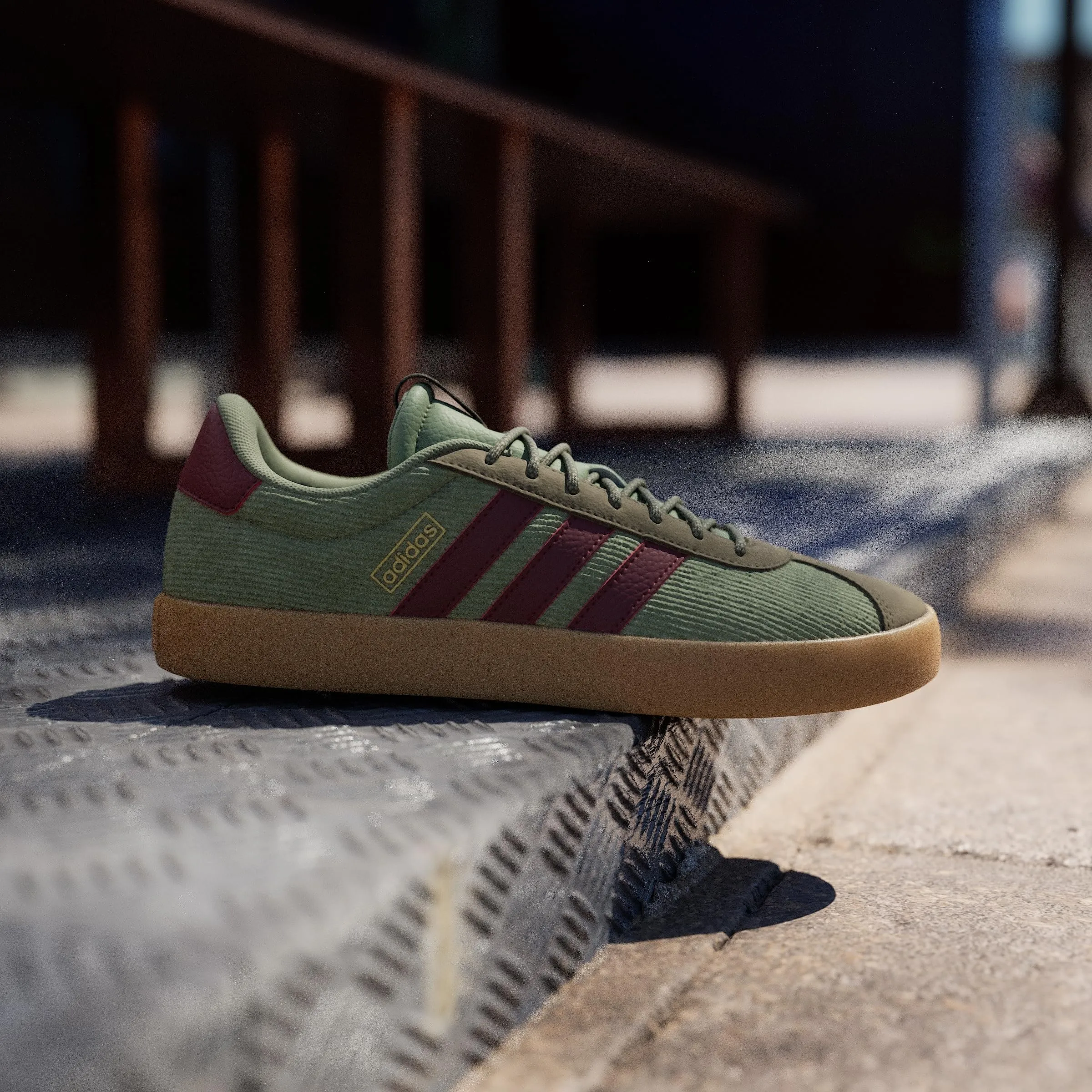 Adidas VL Court 3.0 Shoes, Tent Green/Shadow Red/Olive Strata, 40 EU - immagine 3
