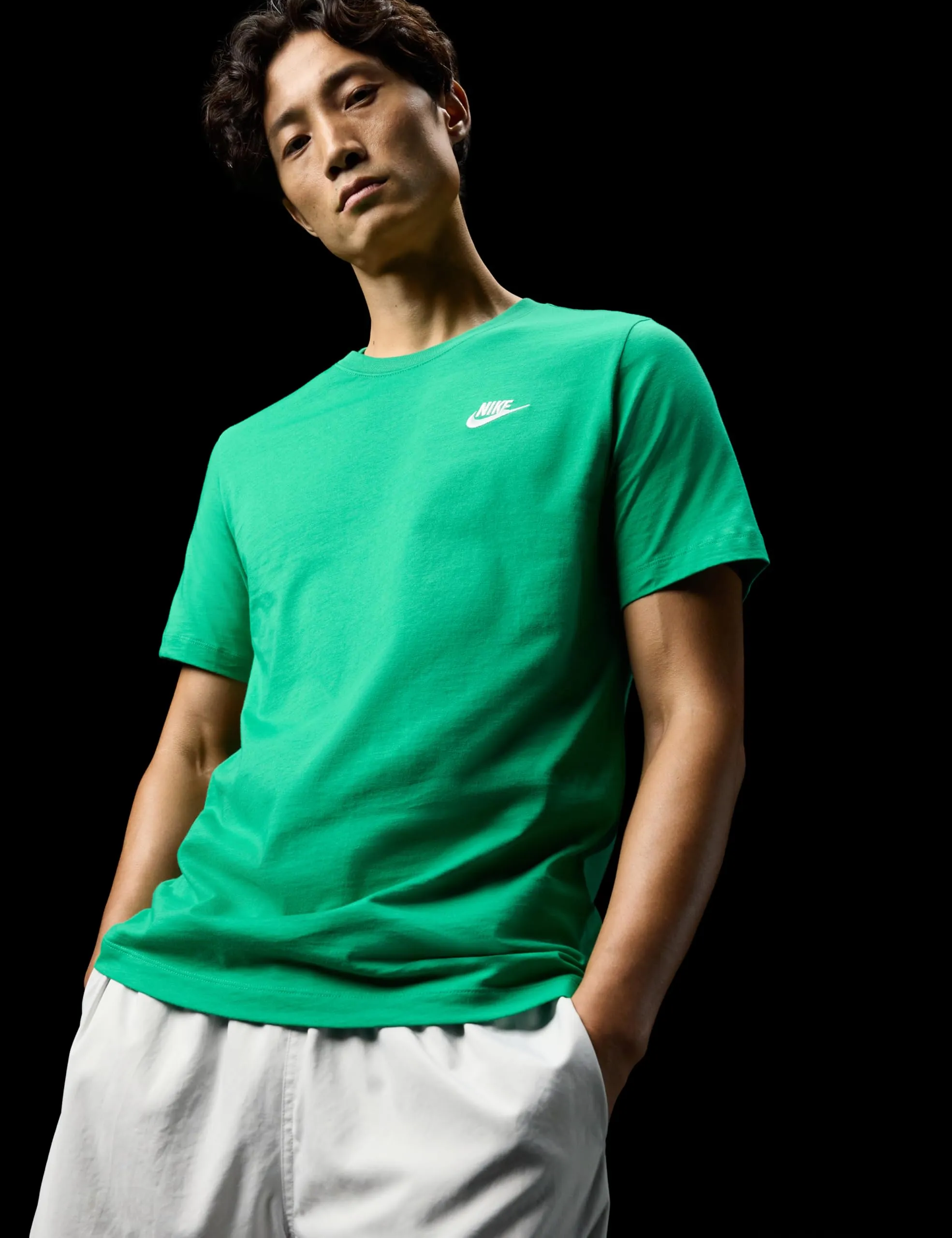 Nike Sportswear AR4997-324 Maglietta da Uomo - Verde Stadio - immagine 2