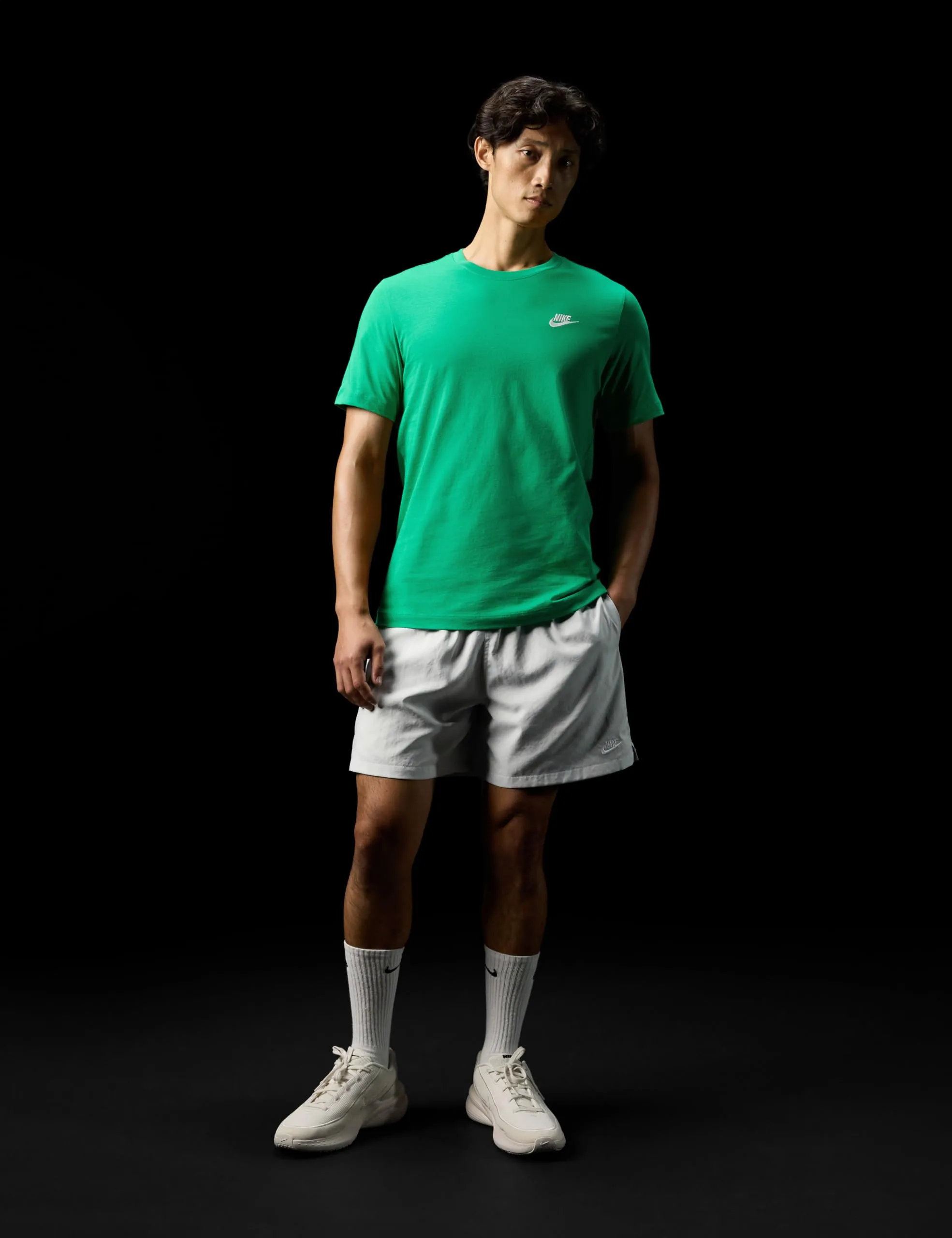 Nike Sportswear AR4997-324 Maglietta da Uomo - Verde Stadio - immagine 7