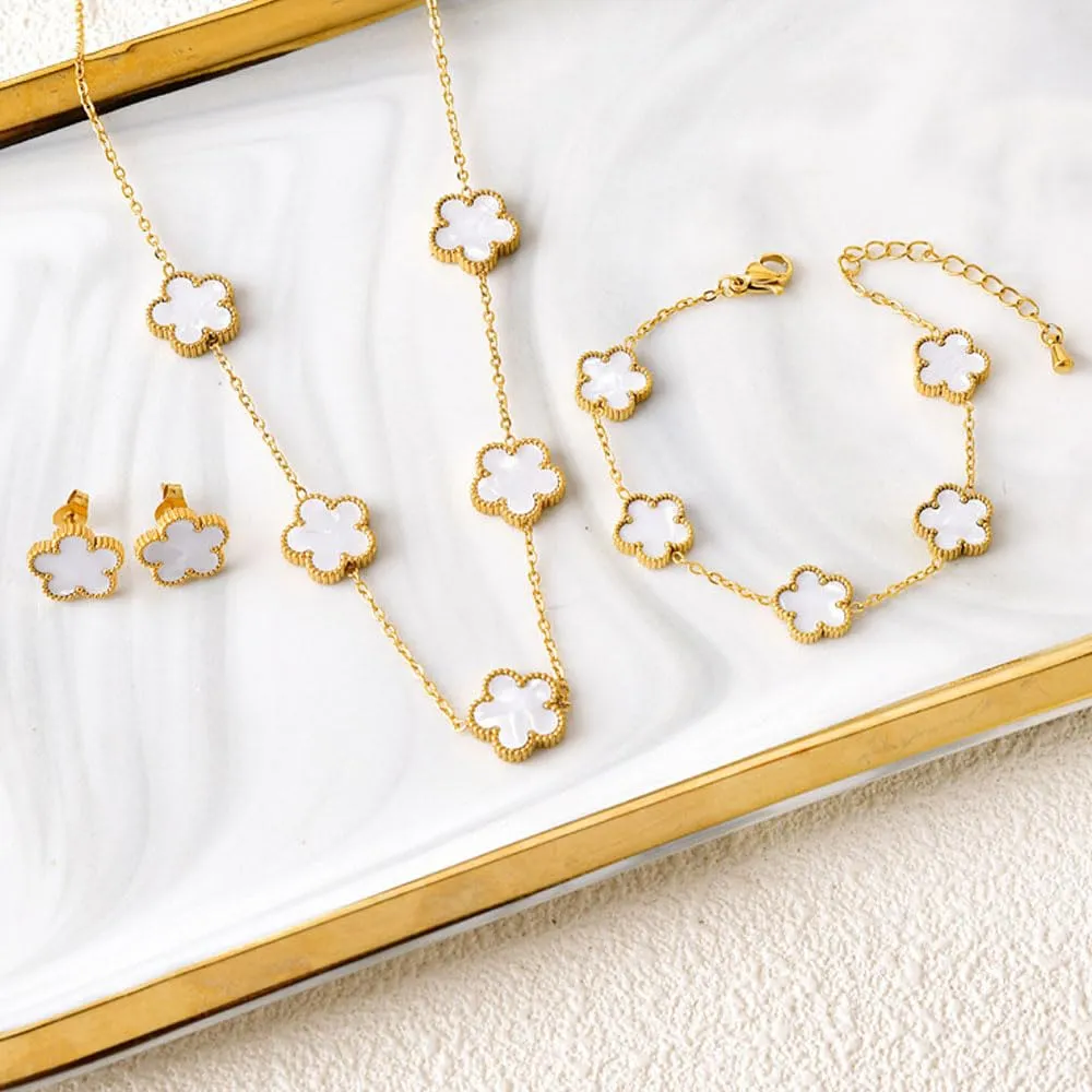 XFSRG Parure Gioielli Quadrifoglio in Acciaio Inossidabile Placcato Oro 18k con Collana, Orecchini e Bracciale per Donna e Ragazze (Bianco) - immagine 4