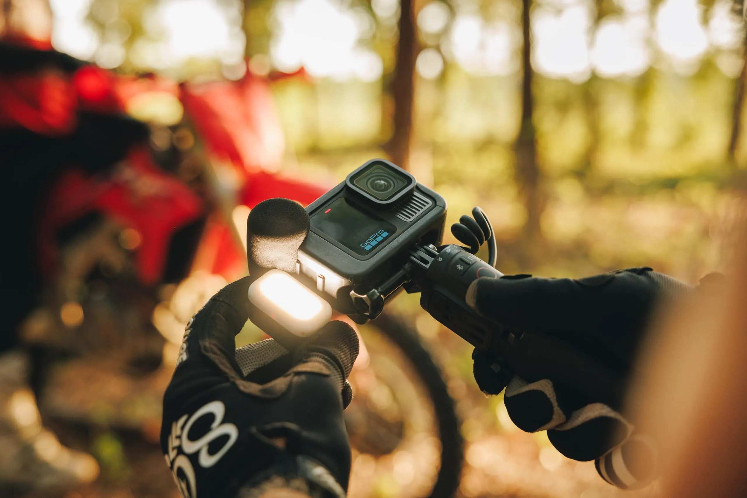 GoPro HERO13 Black Creator Edition - Volta, Media Mod, Light Mod, Enduro Battery, Magnetic Latch Mount and Carrying Case - immagine 7