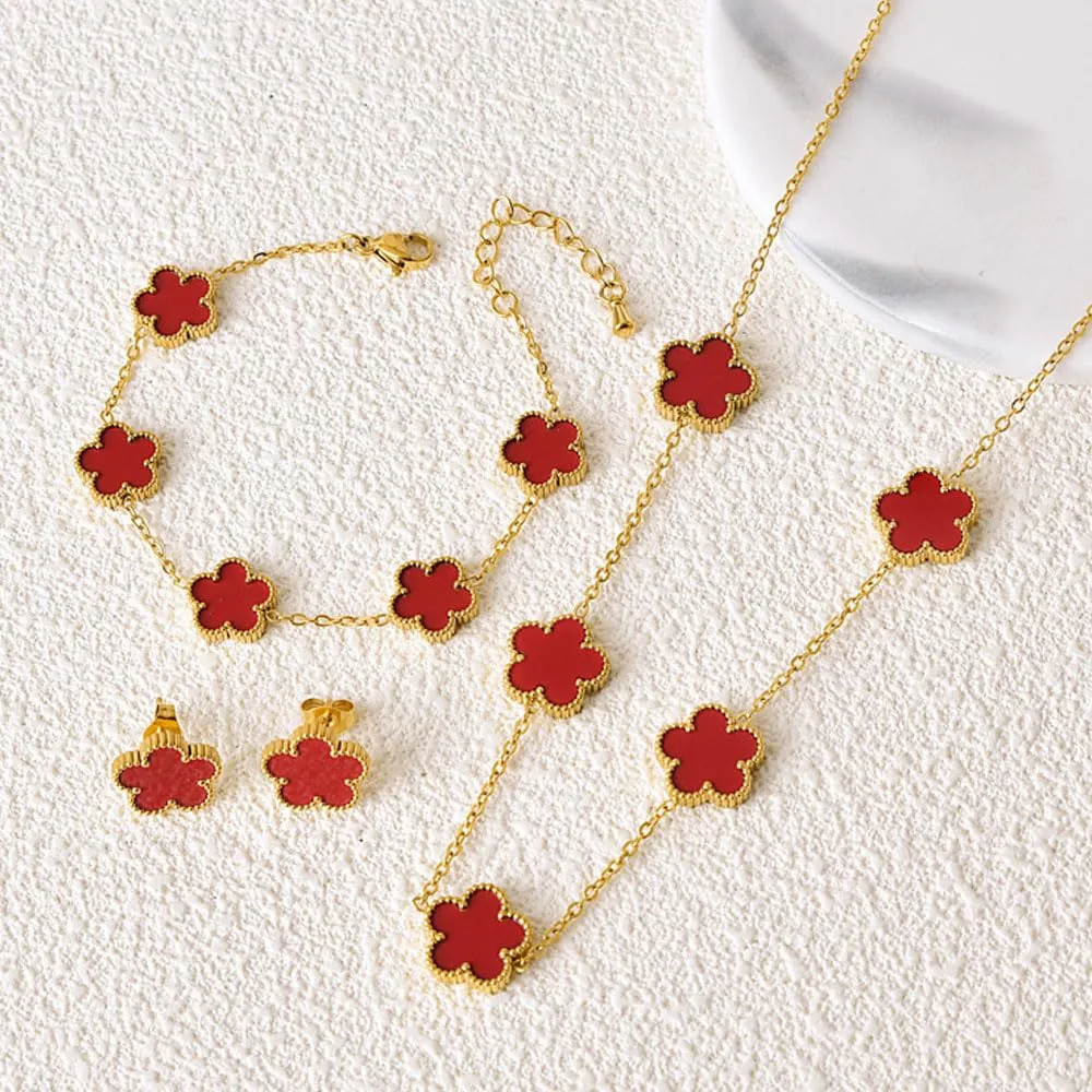 XFSRG Parure Gioielli Quadrifoglio in Acciaio Inossidabile Placcato Oro 18k con Collana, Orecchini e Bracciale - Rosso - immagine 3
