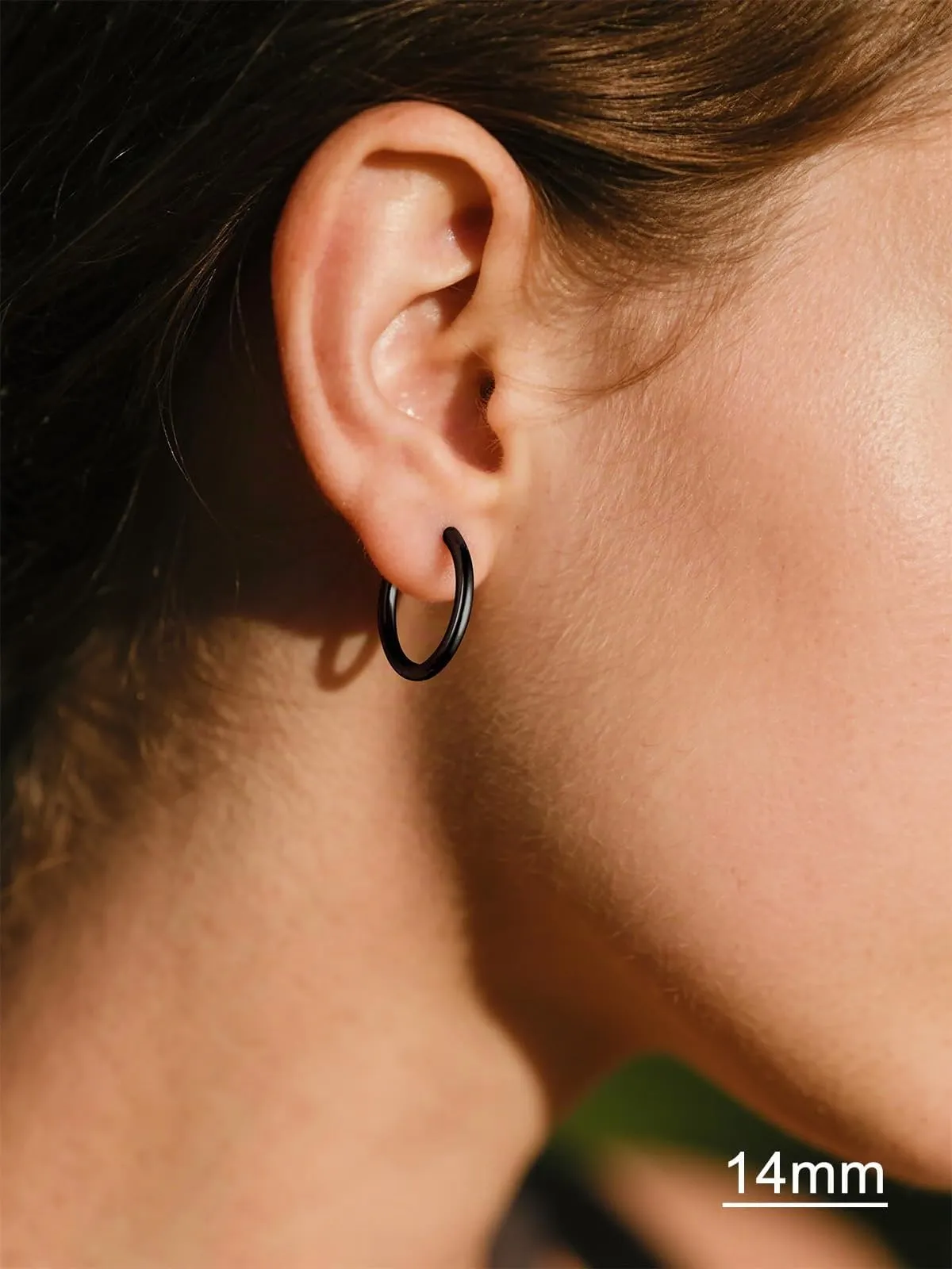U7 Orecchini a Cerchio Neri in Acciaio Inossidabile 14mm x 4mm - immagine 2