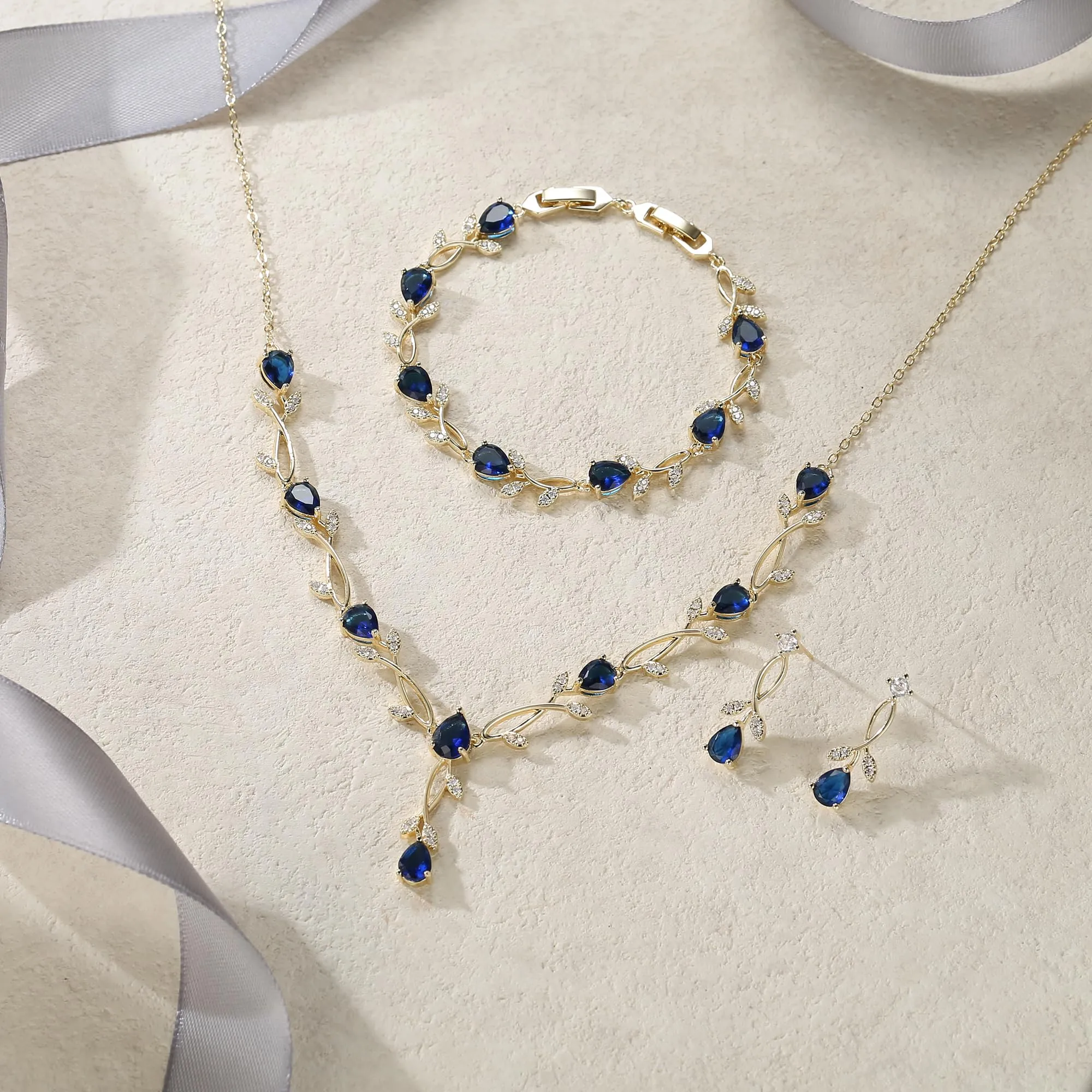 EVER FAITH Set di Gioielli da Sposa in Zirconia Cubica a Goccia e Foglia di Vite, Collana, Orecchini e Bracciale, 45cm-49.5cm - immagine 3