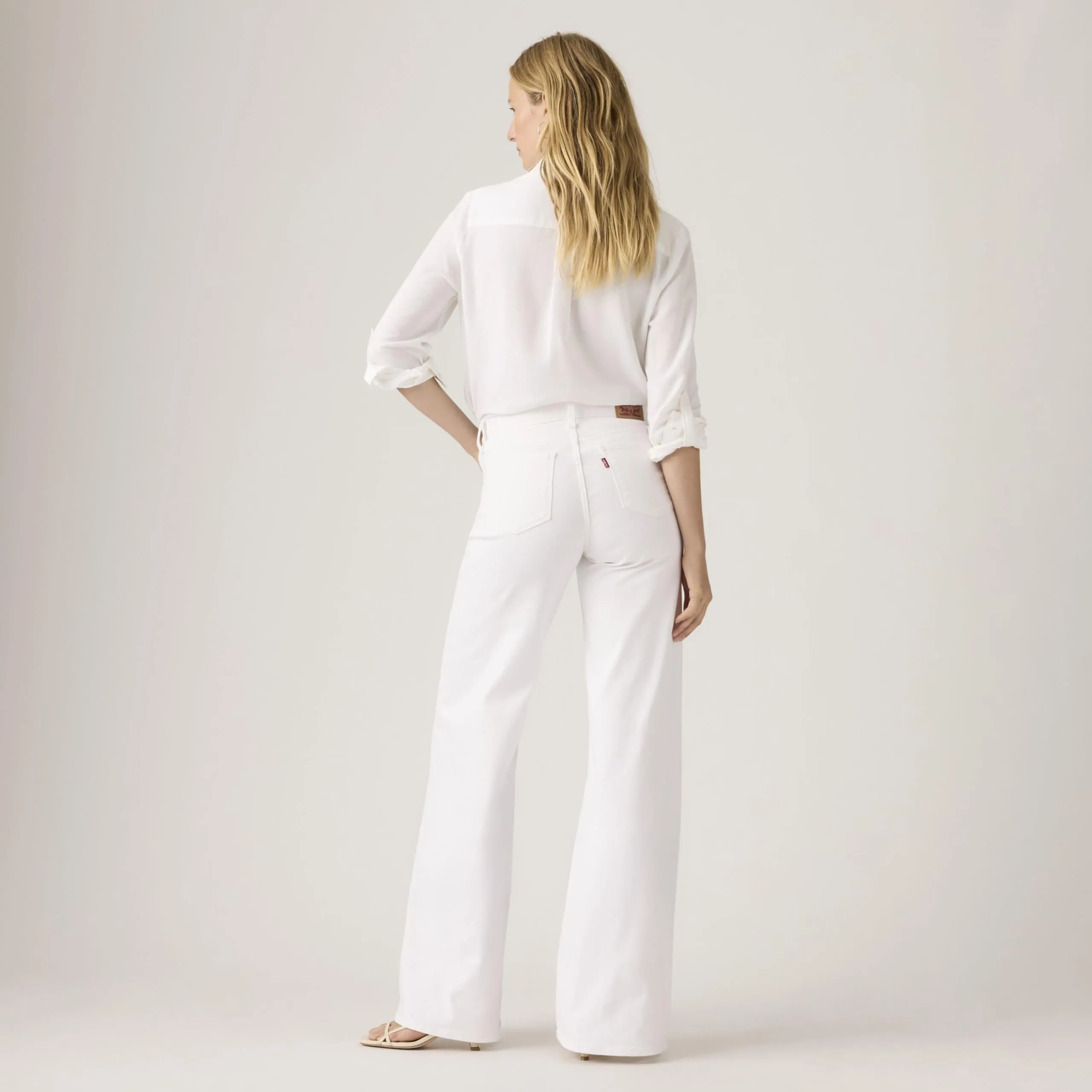 Levi's 318 Shaping Wide Leg Jeans - Soft Clean White - immagine 3