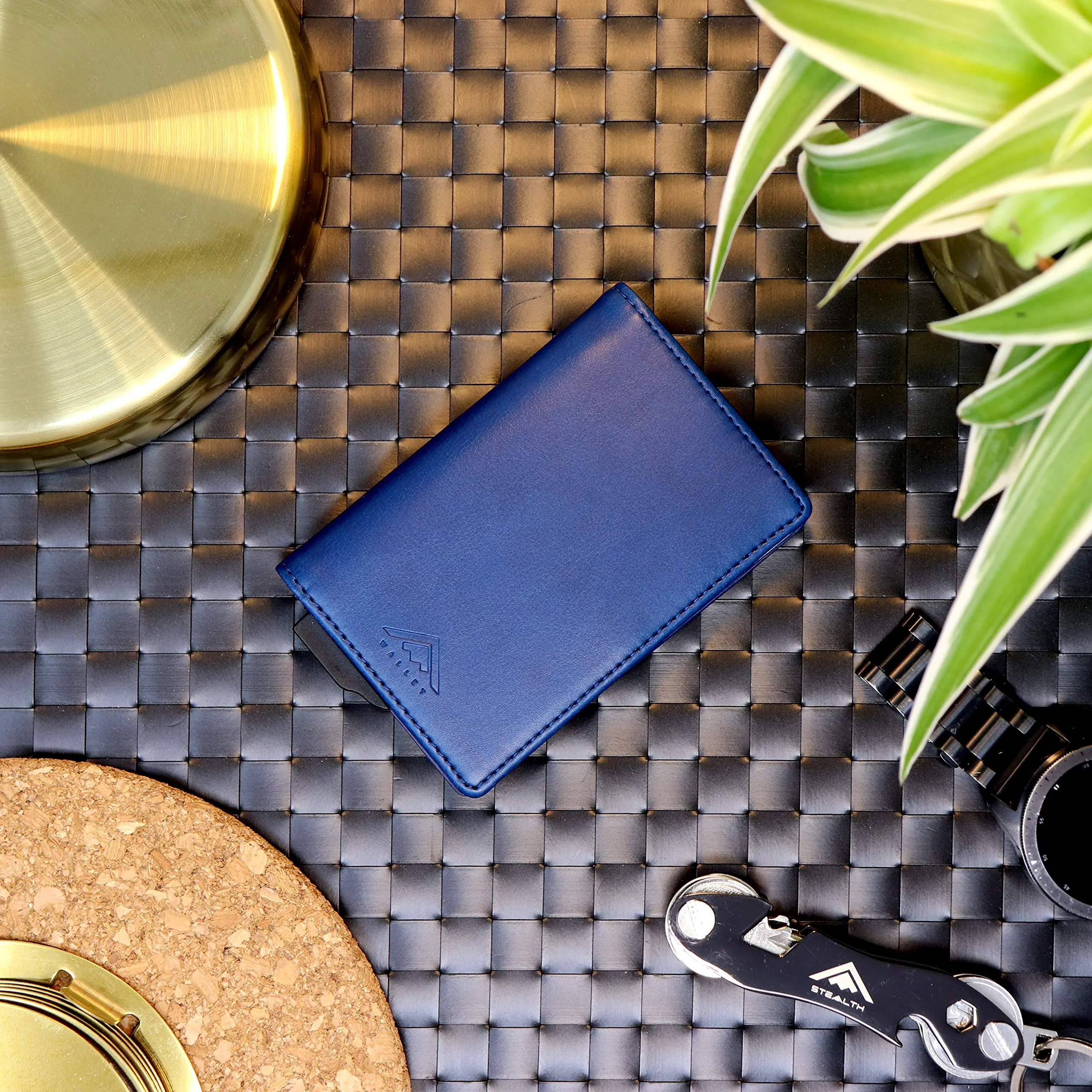 Stealth Wallet Portacarte RFID Minimalista in Alluminio e Pelle (Alluminio Argento, Pelle Blu) - immagine 8