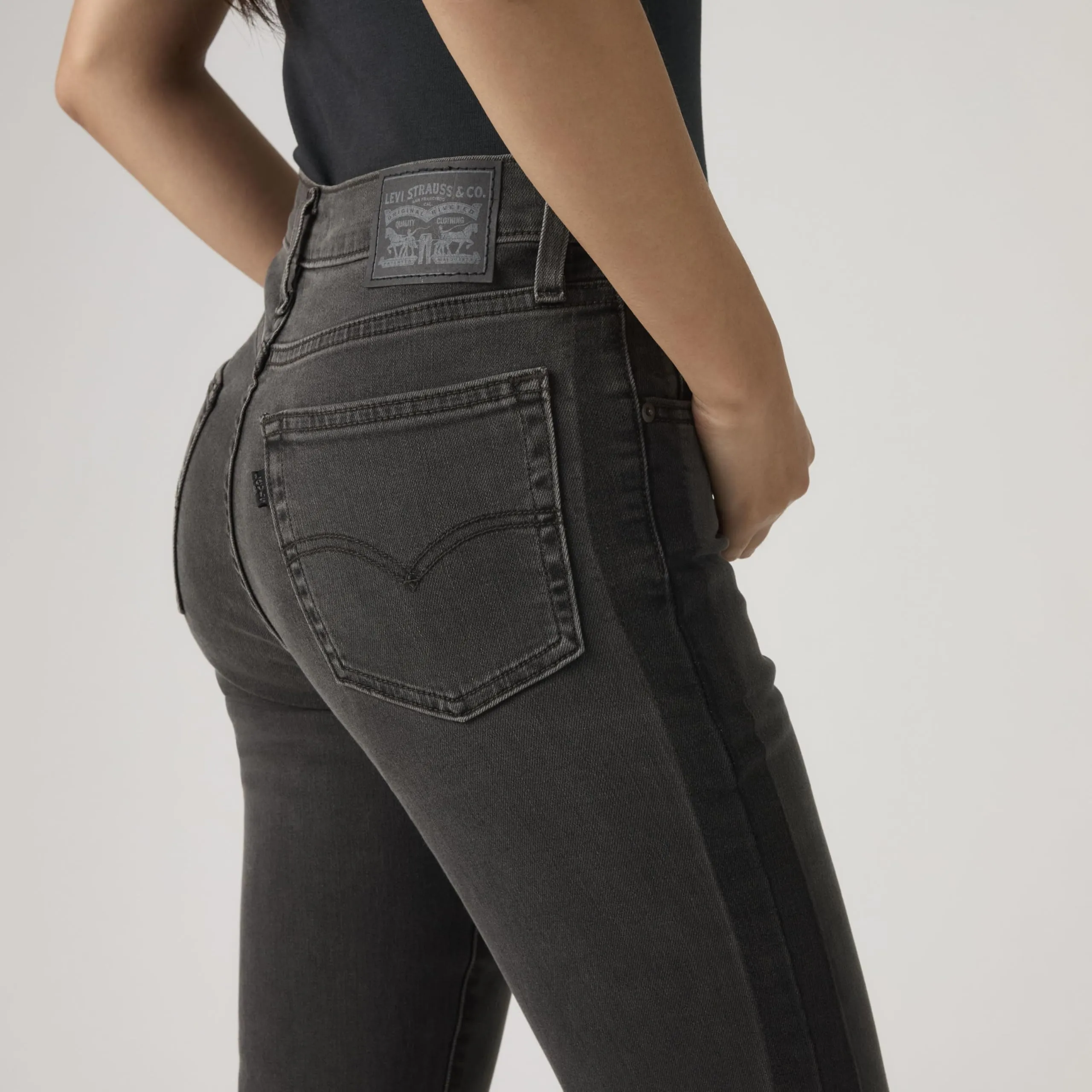 Levi's 724 High Rise Straight Beneath The Shadows - immagine 5