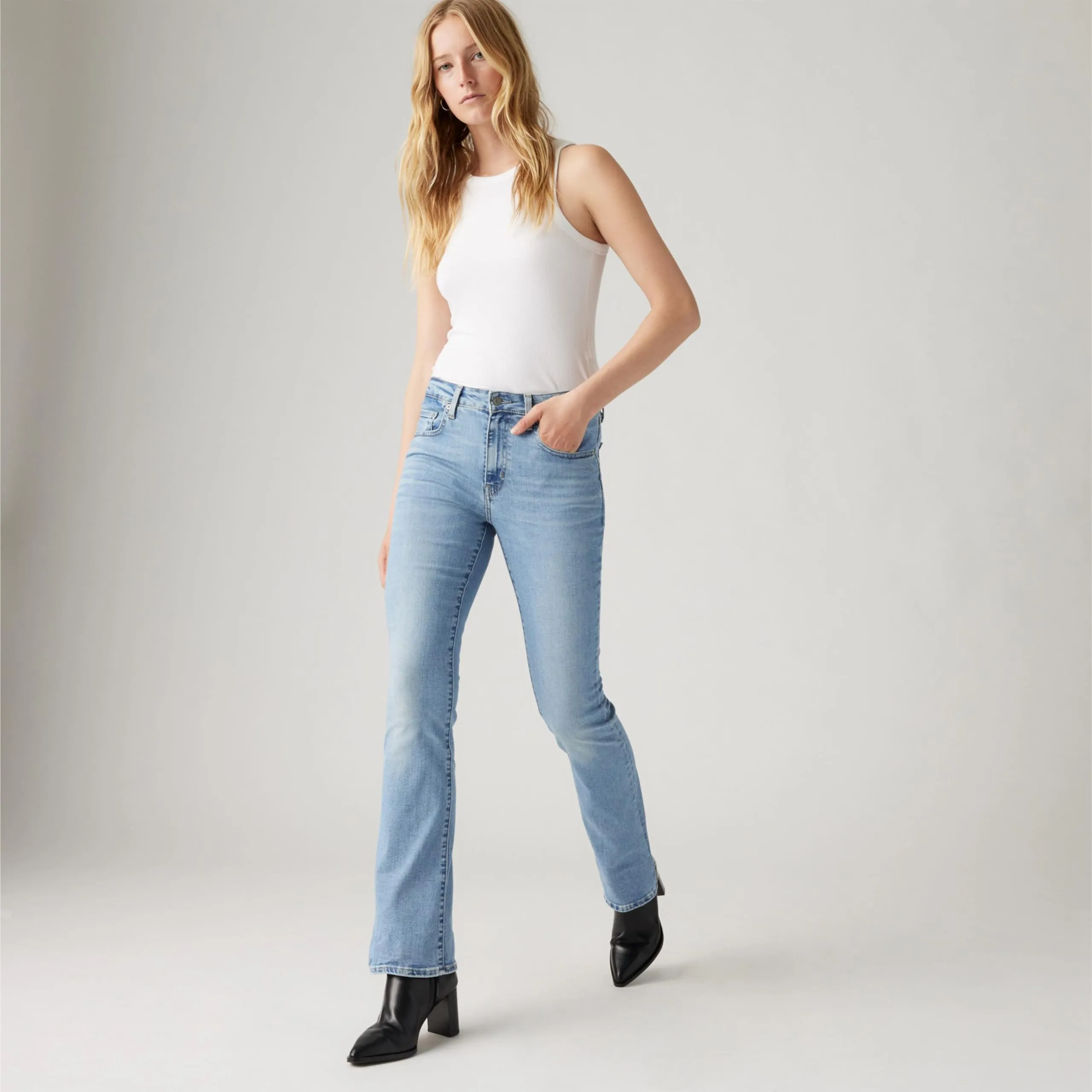 Levi's 725 High Rise Bootcut Jeans - Blue Wave Light (32W / 30L) - immagine 5