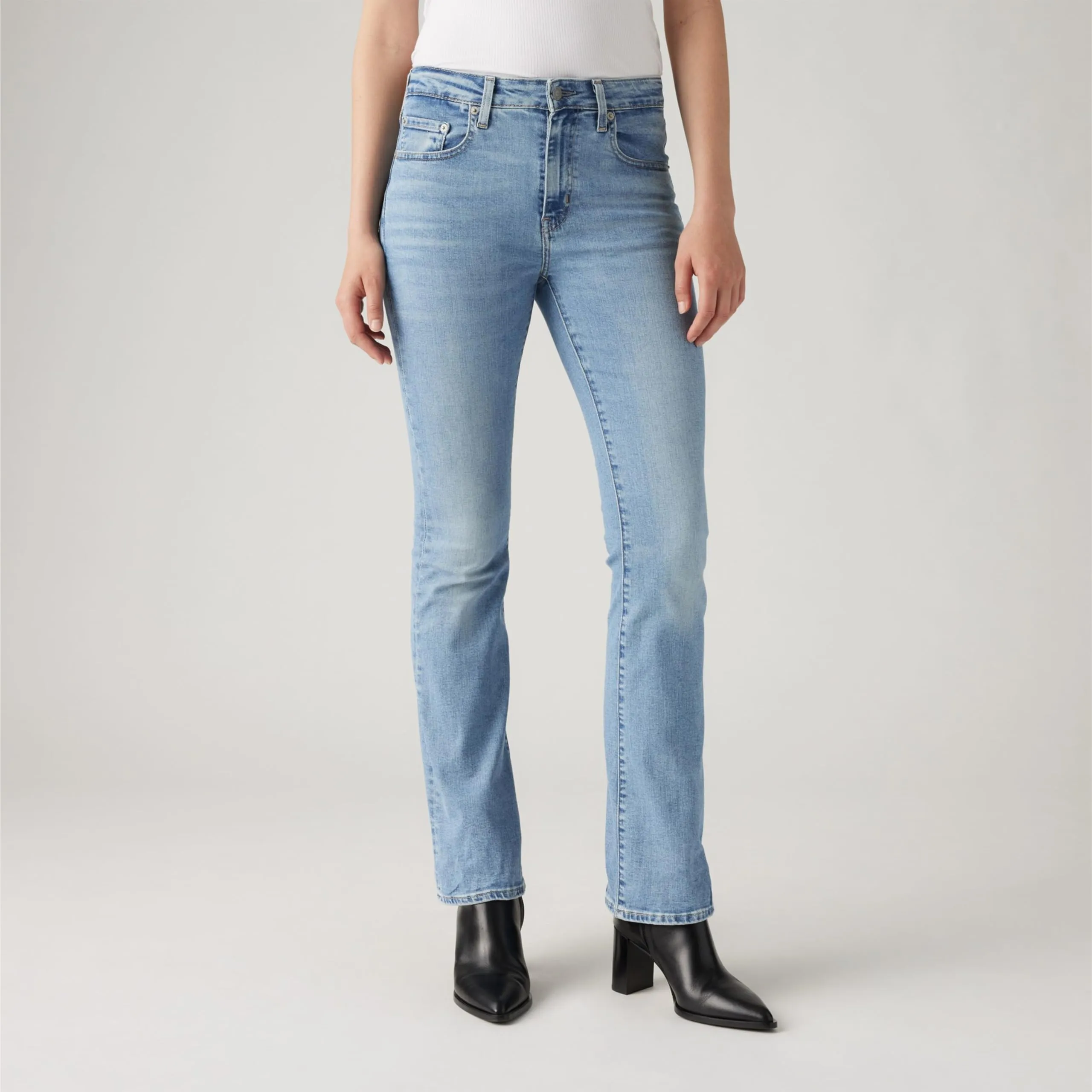 Levi's 725 High Rise Bootcut Jeans - Blue Wave Light (32W / 30L) - immagine 10