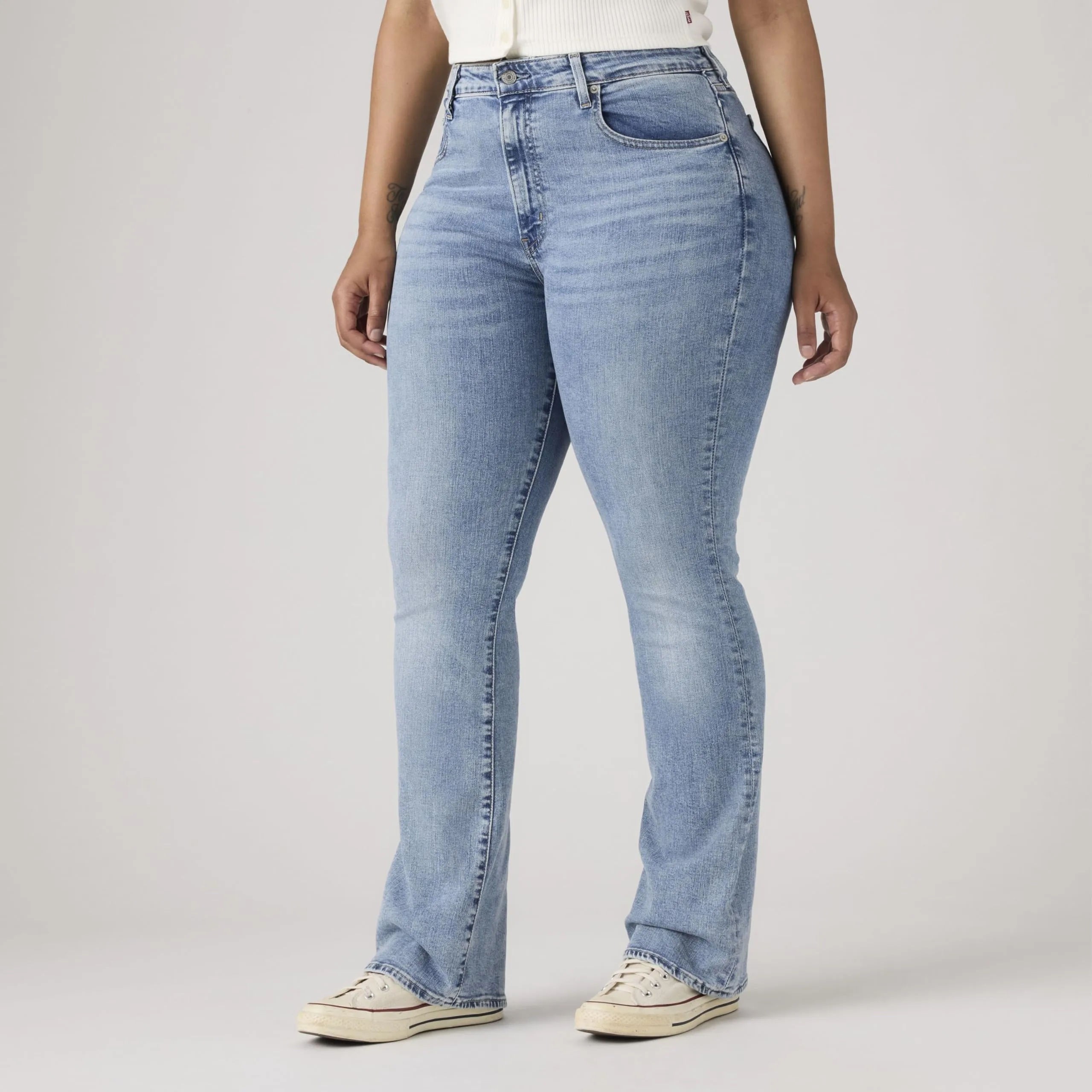 Levi's 725 High Rise Bootcut Jeans - Blue Wave Light (32W / 30L) - immagine 11