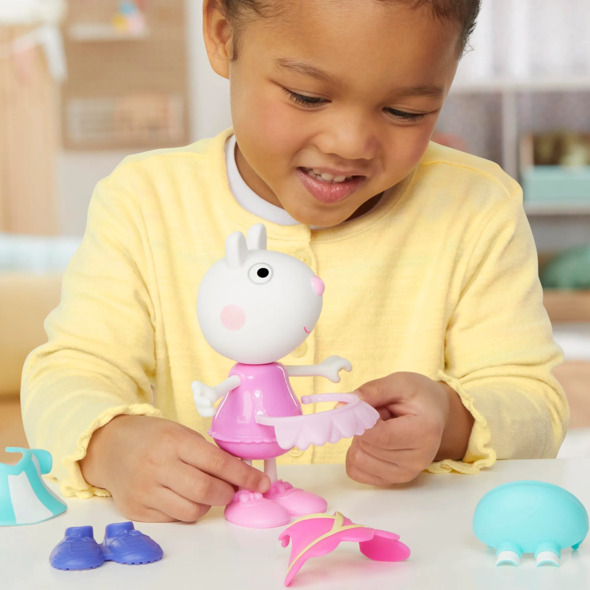 Peppa Pig Suzy Sheep Dress-Up Figure, 6 Inches - immagine 7