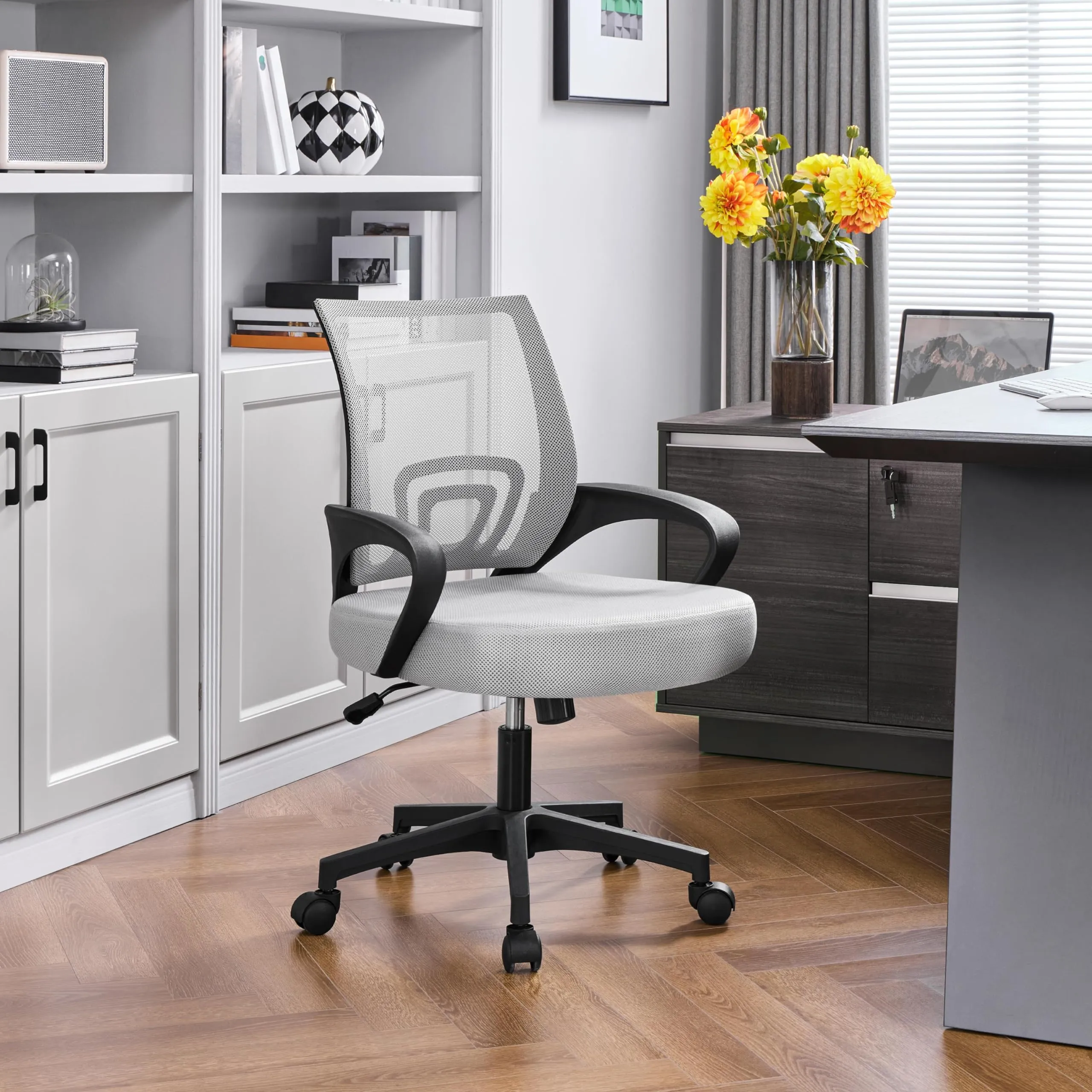 Soberine Sedia da Ufficio Ergonomica con Braccioli, Supporto Lombare, Altezza Regolabile e Rete Traspirante, Portata 136 kg, Grigio Chiaro - immagine 2