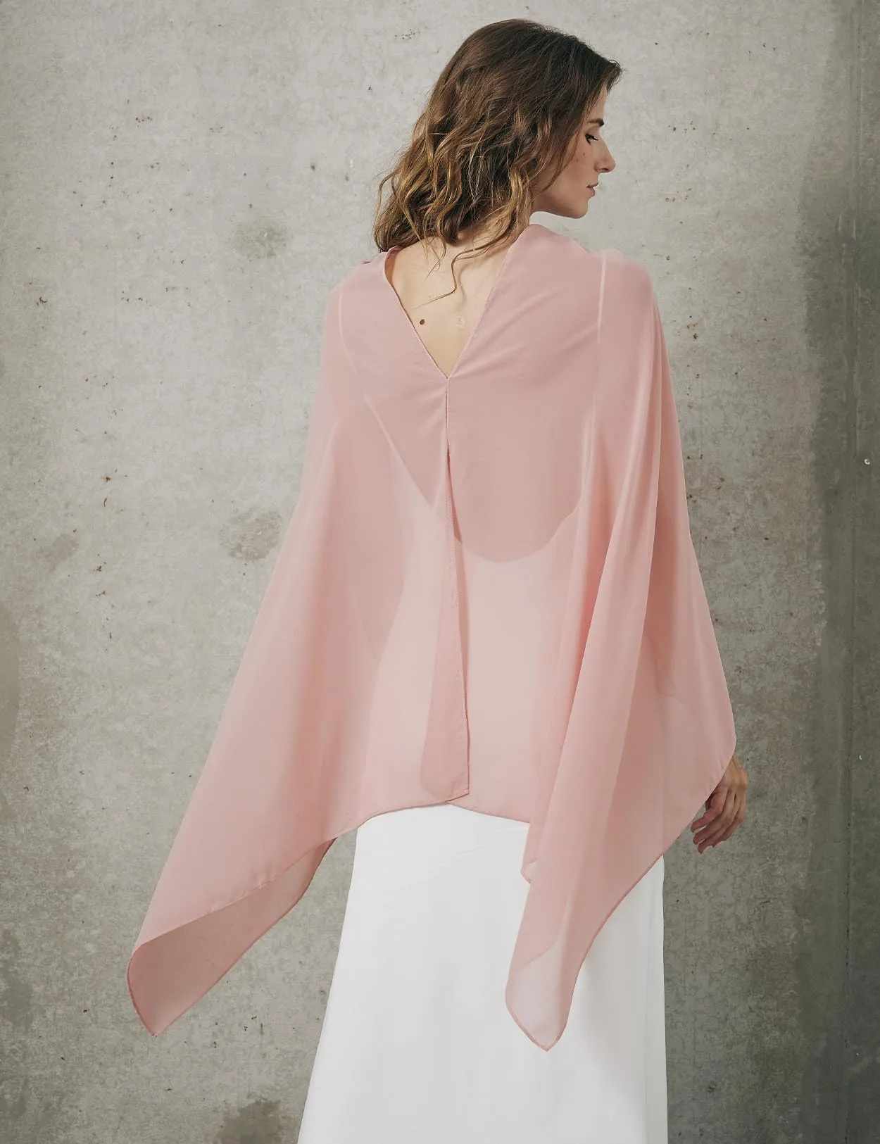 BEAUTELICATE Scialle Elegante Donna Poncho Coprispalle in Chiffon, Rosa Cipria - immagine 3