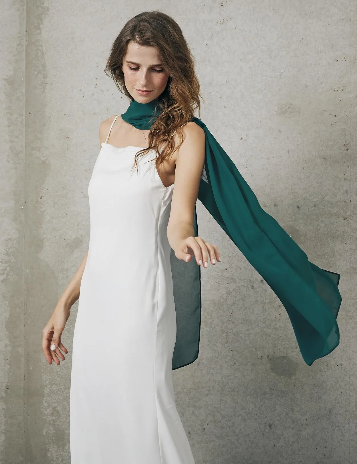 BEAUTELICATE Scialle Elegante Donna Poncho Coprispalle in Chiffon, Verde Acqua - immagine 4