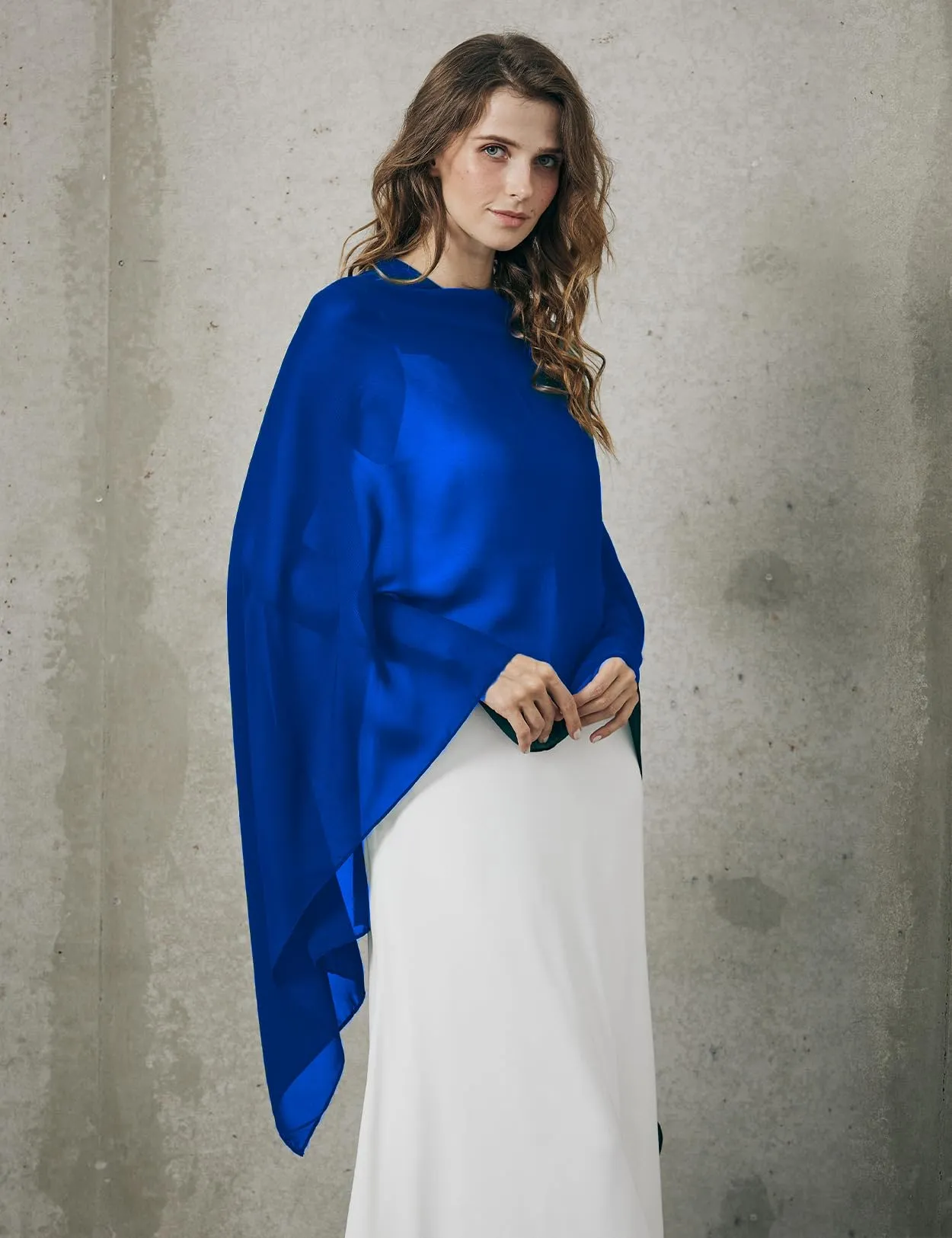 BEAUTELICATE Scialle Elegante Donna Poncho Coprispalle in Chiffon, Blu Reale - immagine 2