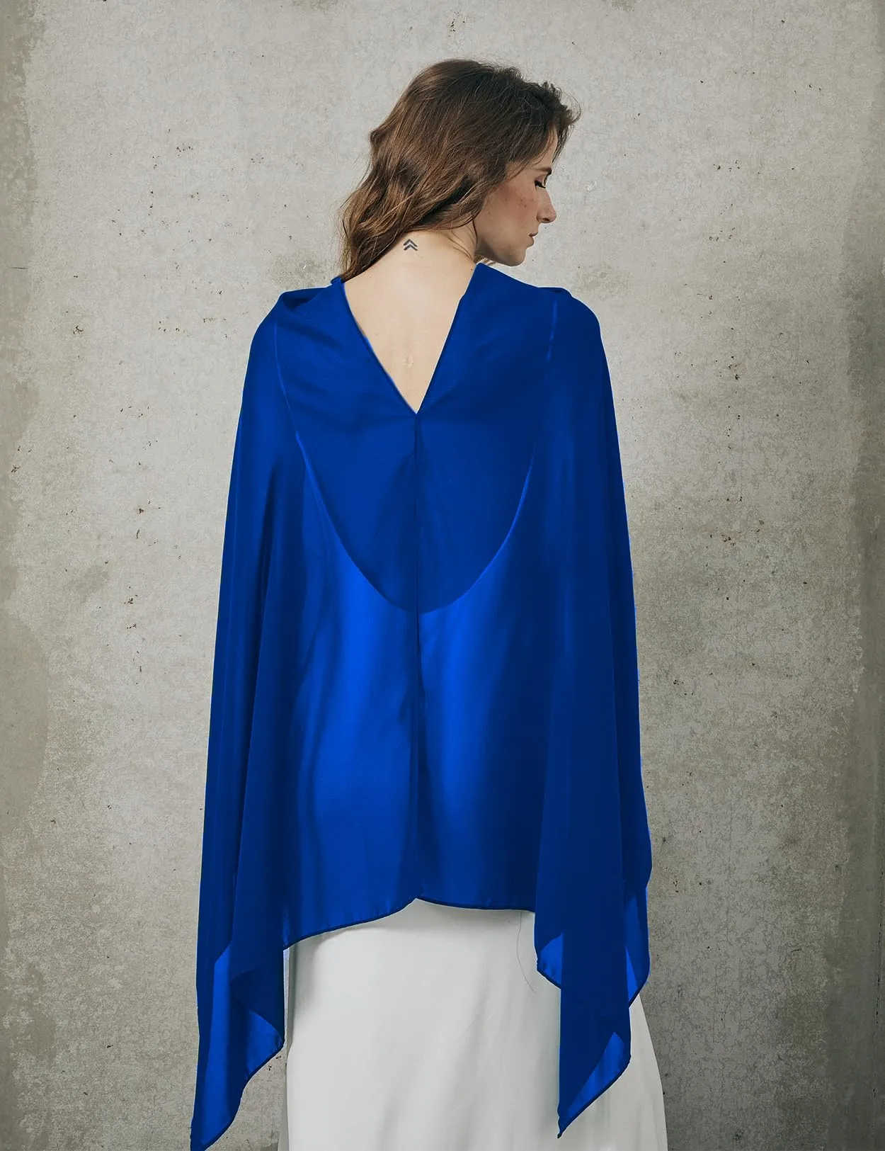 BEAUTELICATE Scialle Elegante Donna Poncho Coprispalle in Chiffon, Blu Reale - immagine 3