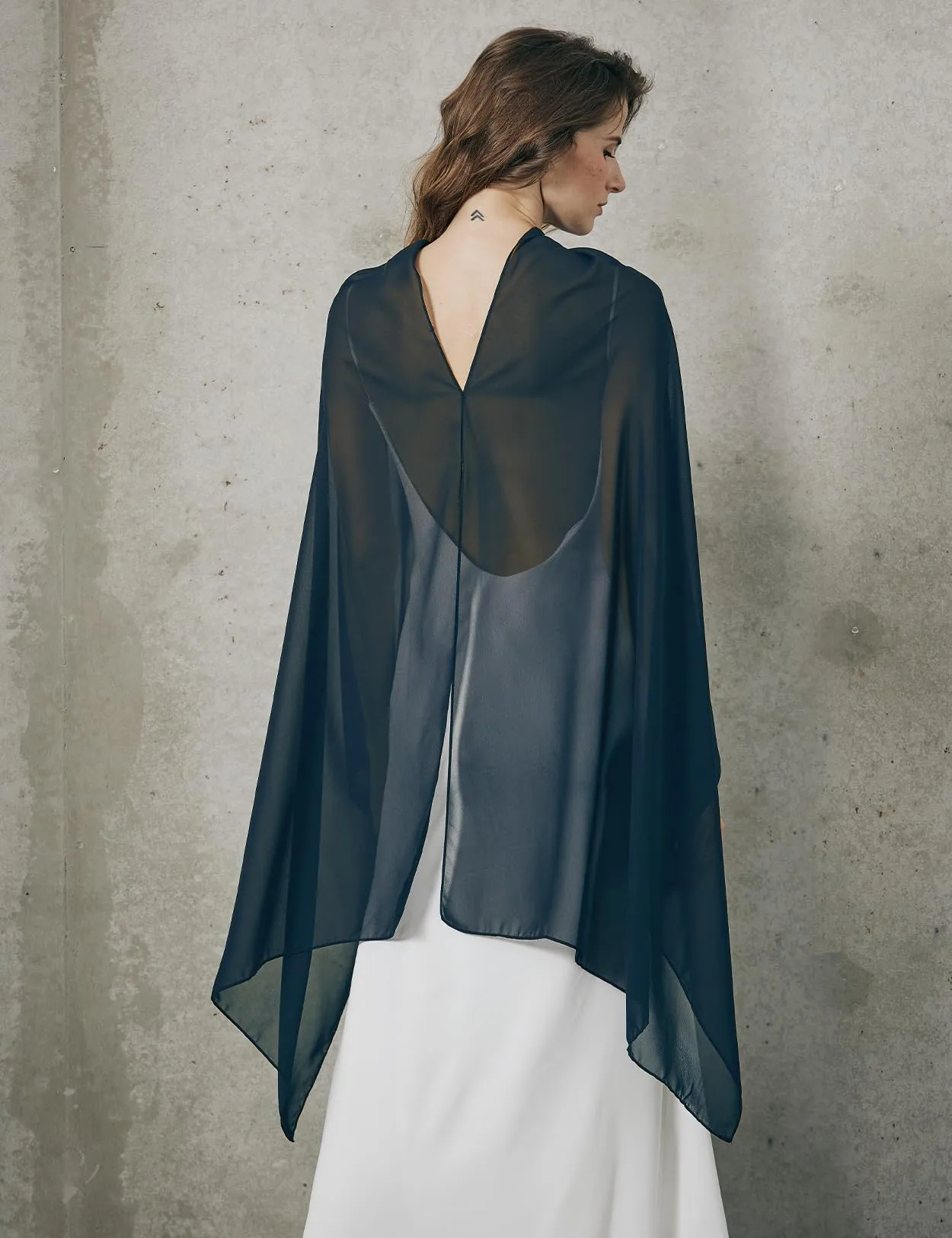 BEAUTELICATE Scialle Elegante Donna Poncho Coprispalle in Chiffon, Blu Notte - immagine 3