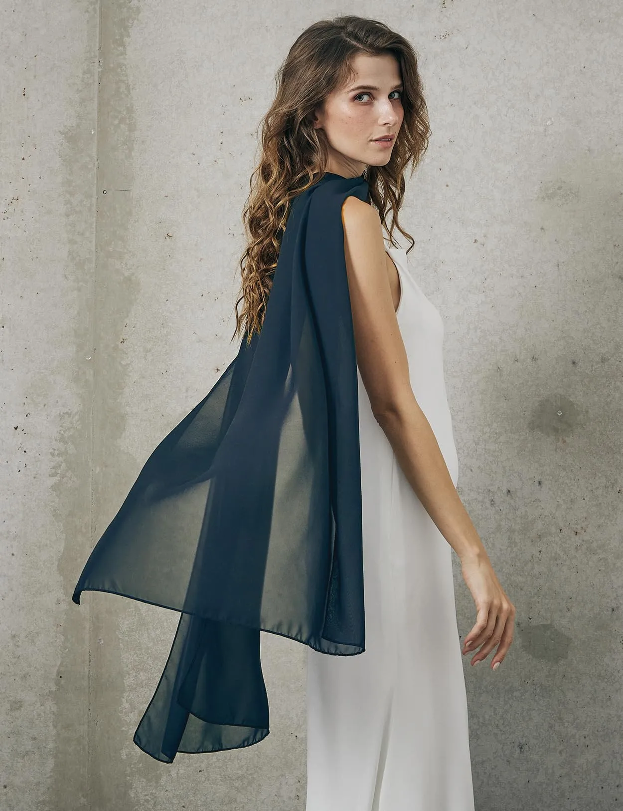 BEAUTELICATE Scialle Elegante Donna Poncho Coprispalle in Chiffon, Blu Notte - immagine 4