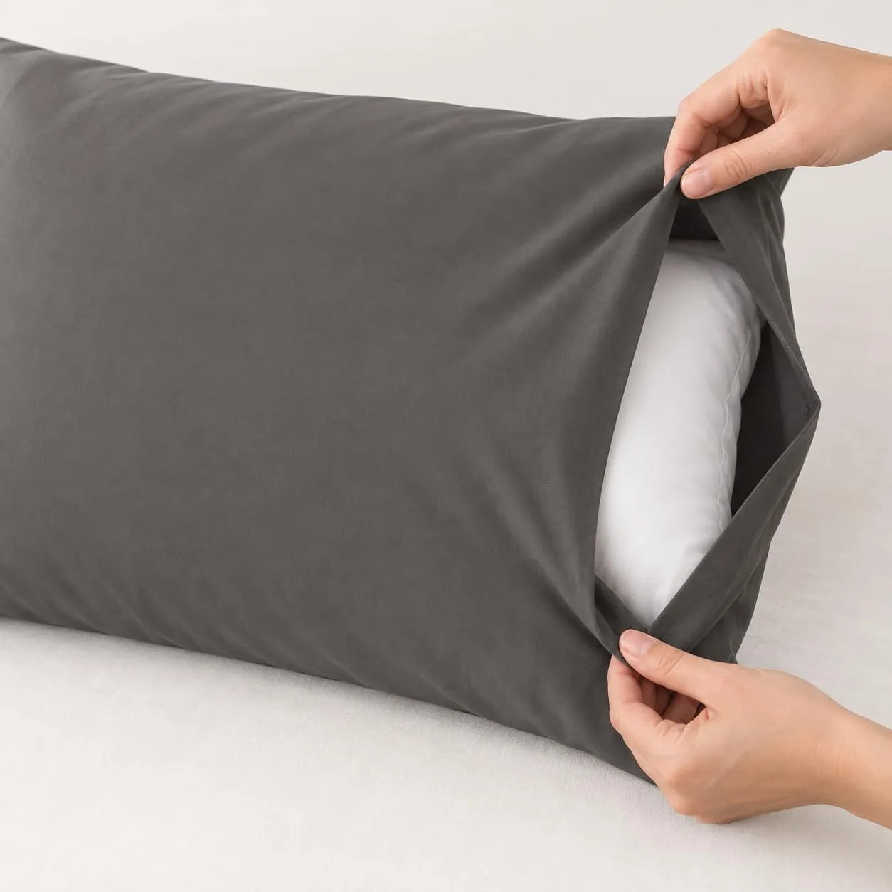 PETTI Artigiani Italiani - Coppia di Federe Cuscino in Microfibra, 145x40 cm, Grigio Scuro, Set di 2 - immagine 6