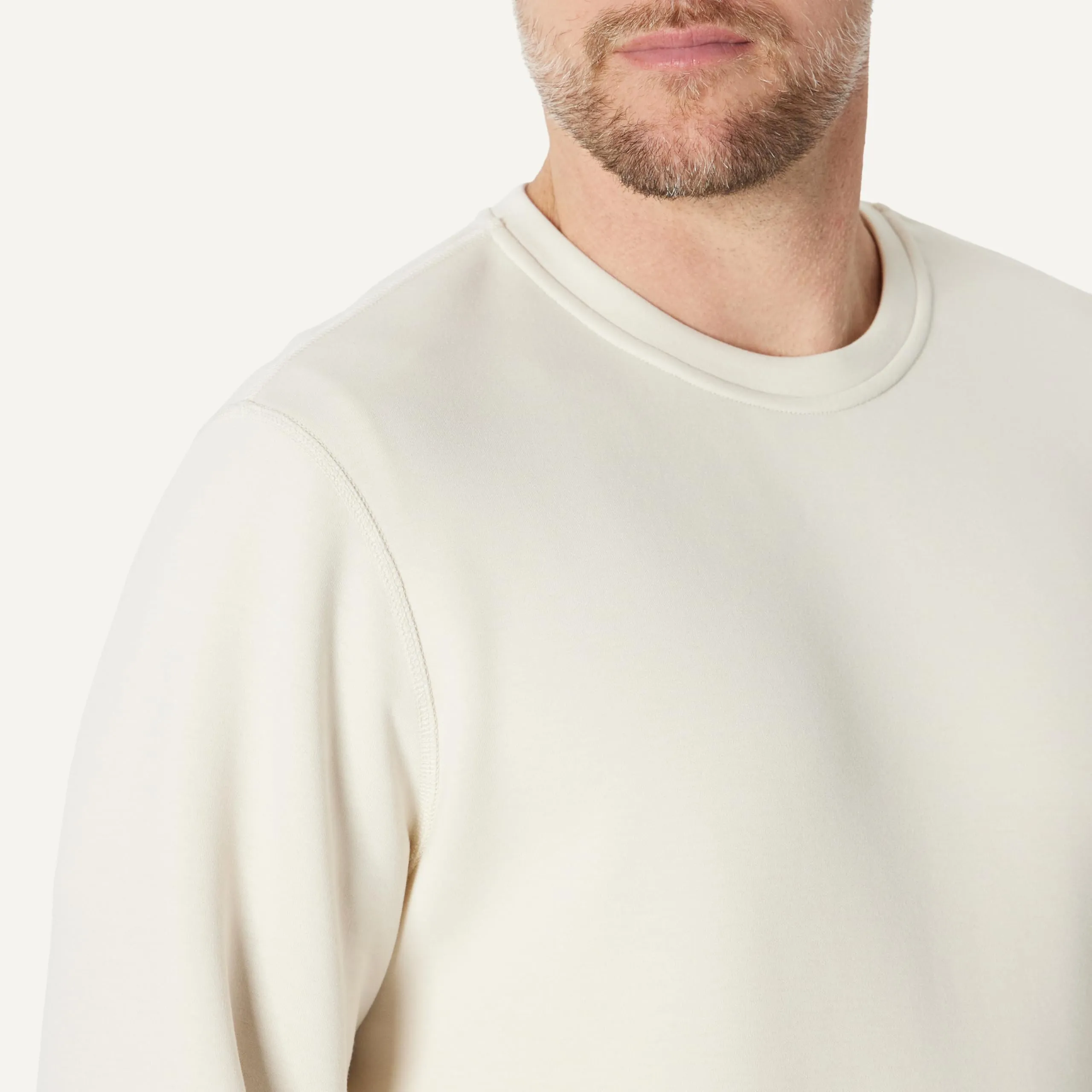 Amazon Essentials Felpa a Girocollo in Tessuto Tecnico Traspirante, Beige Chiaro, L - immagine 5