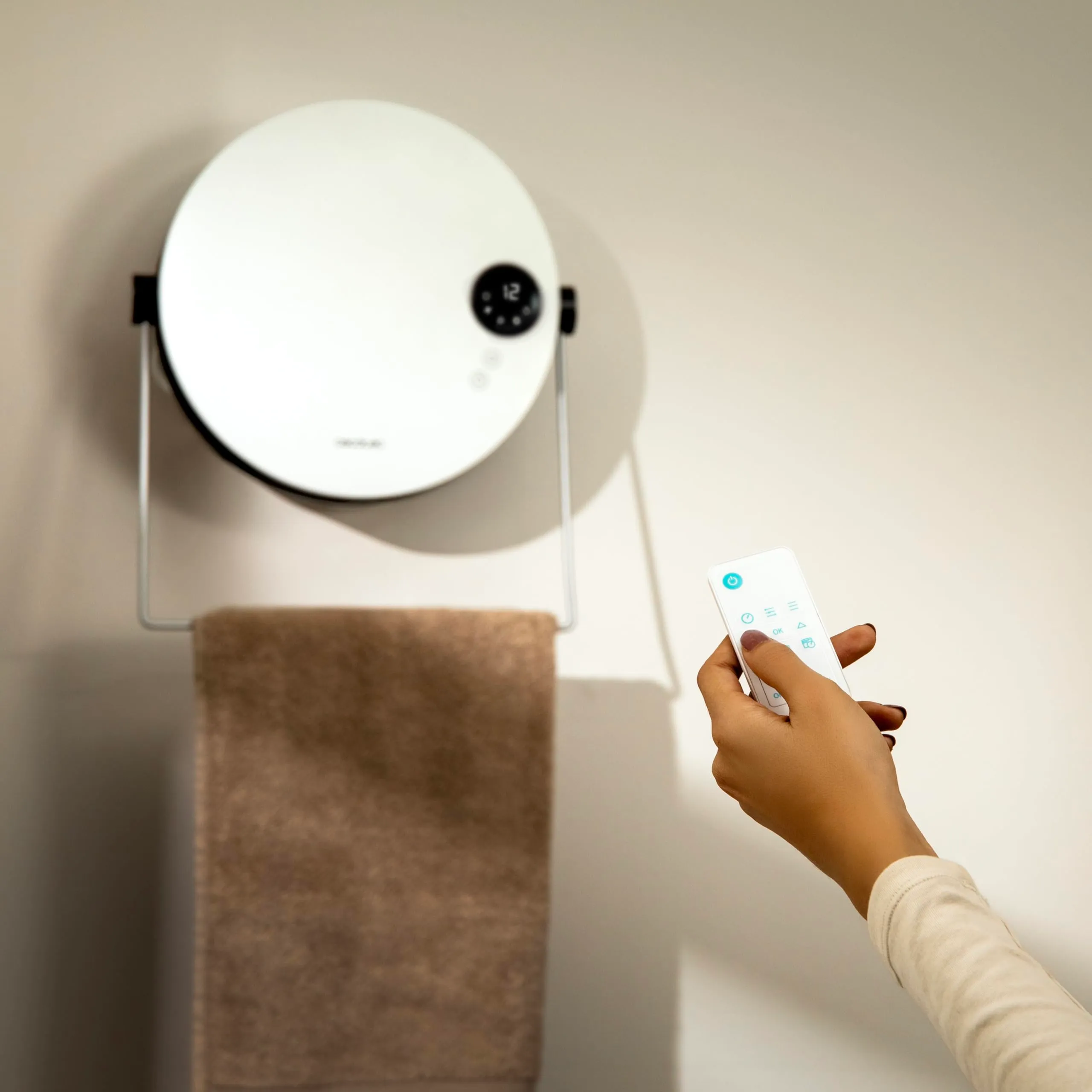 Cecotec ReadyWarm 2000 Round Scaldasalviette Ceramico da Parete, 2000W, 2 Livelli, LED, Touch Control, Telecomando, Timer, IP22 - immagine 6