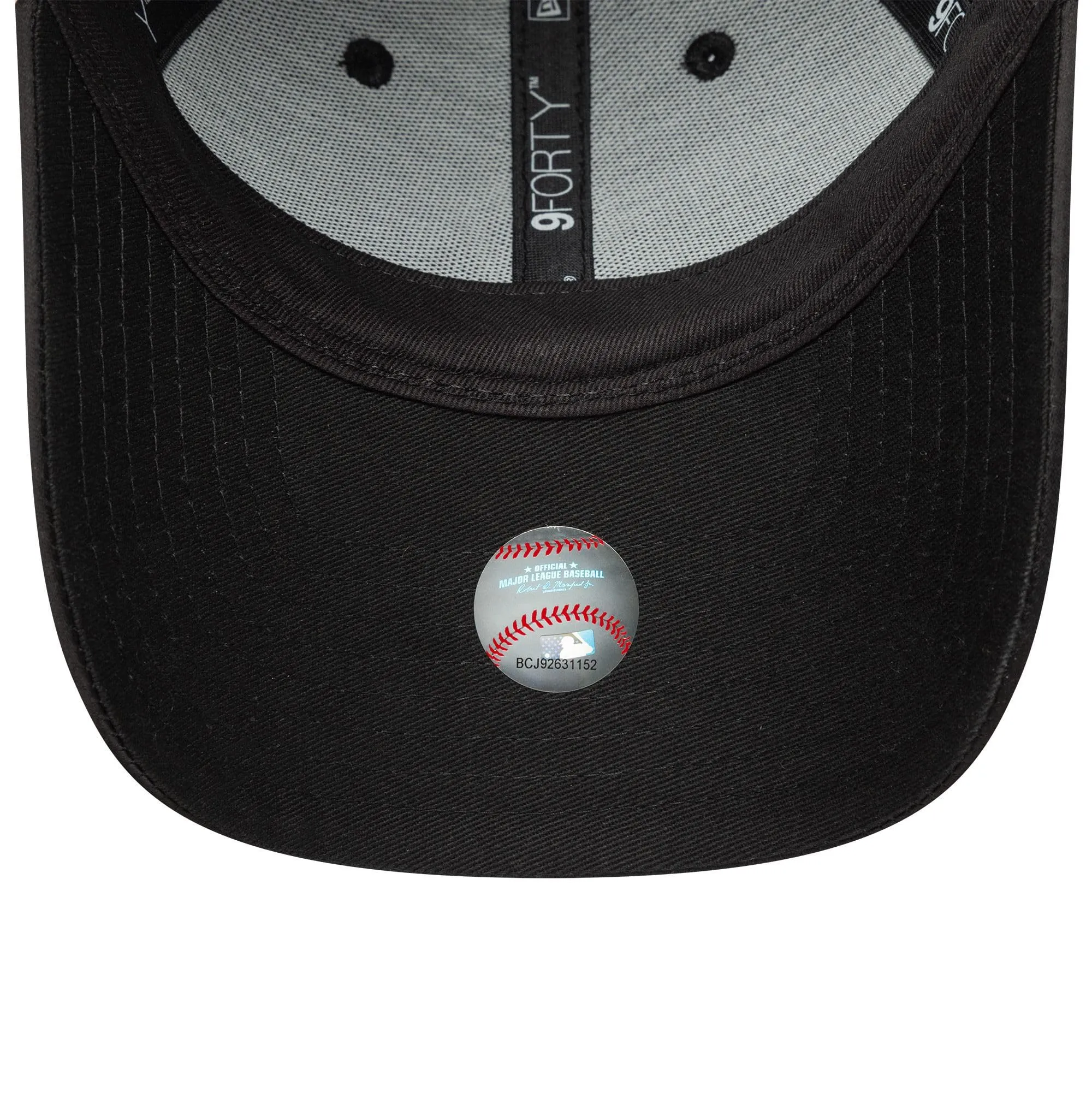 New Era New York Yankees 9Forty Women's Satin Cap with Rhinestones - Black - immagine 5