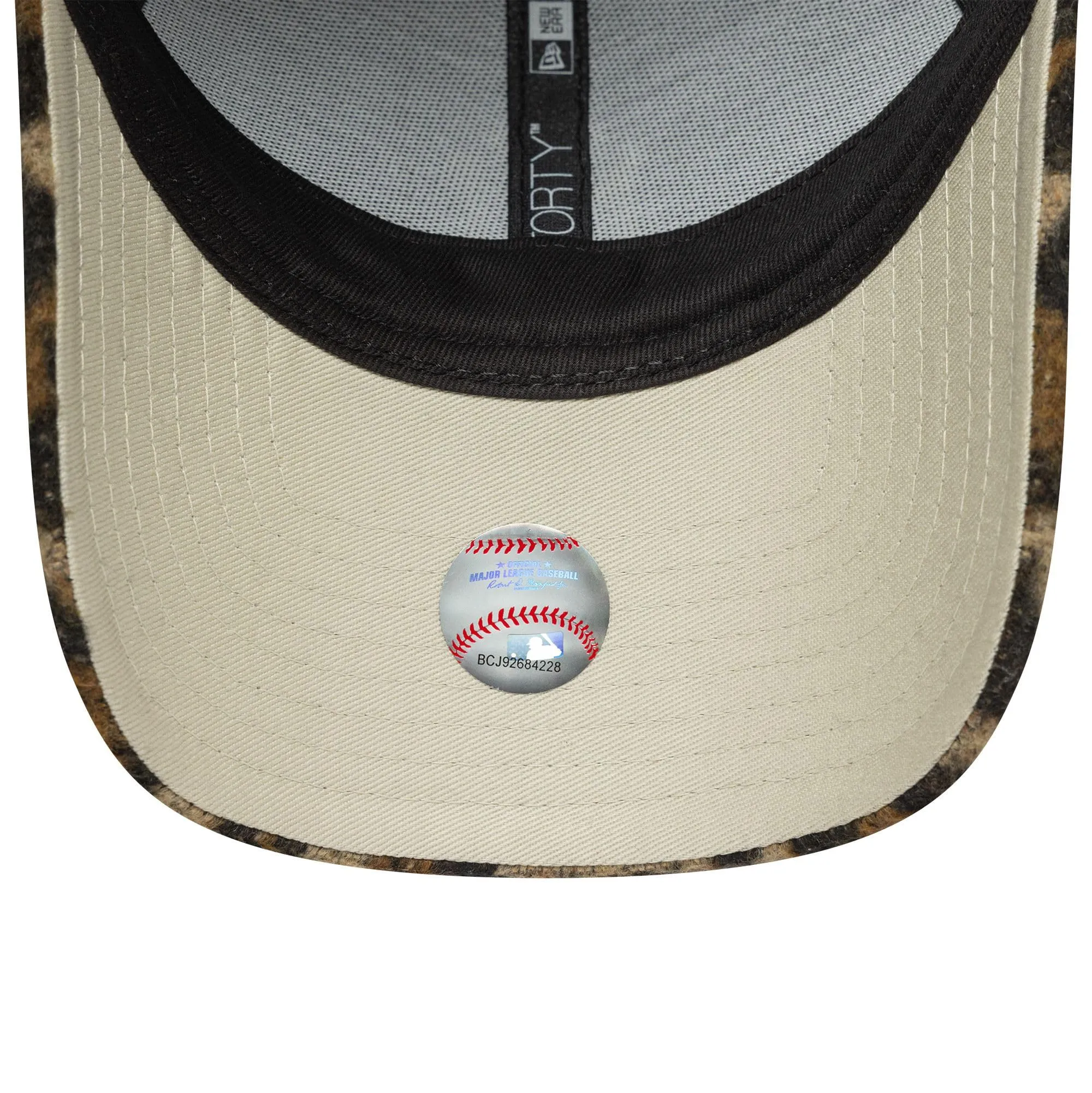 New Era New York Yankees 9Forty Cappello da Donna Leopardato Marrone - immagine 5