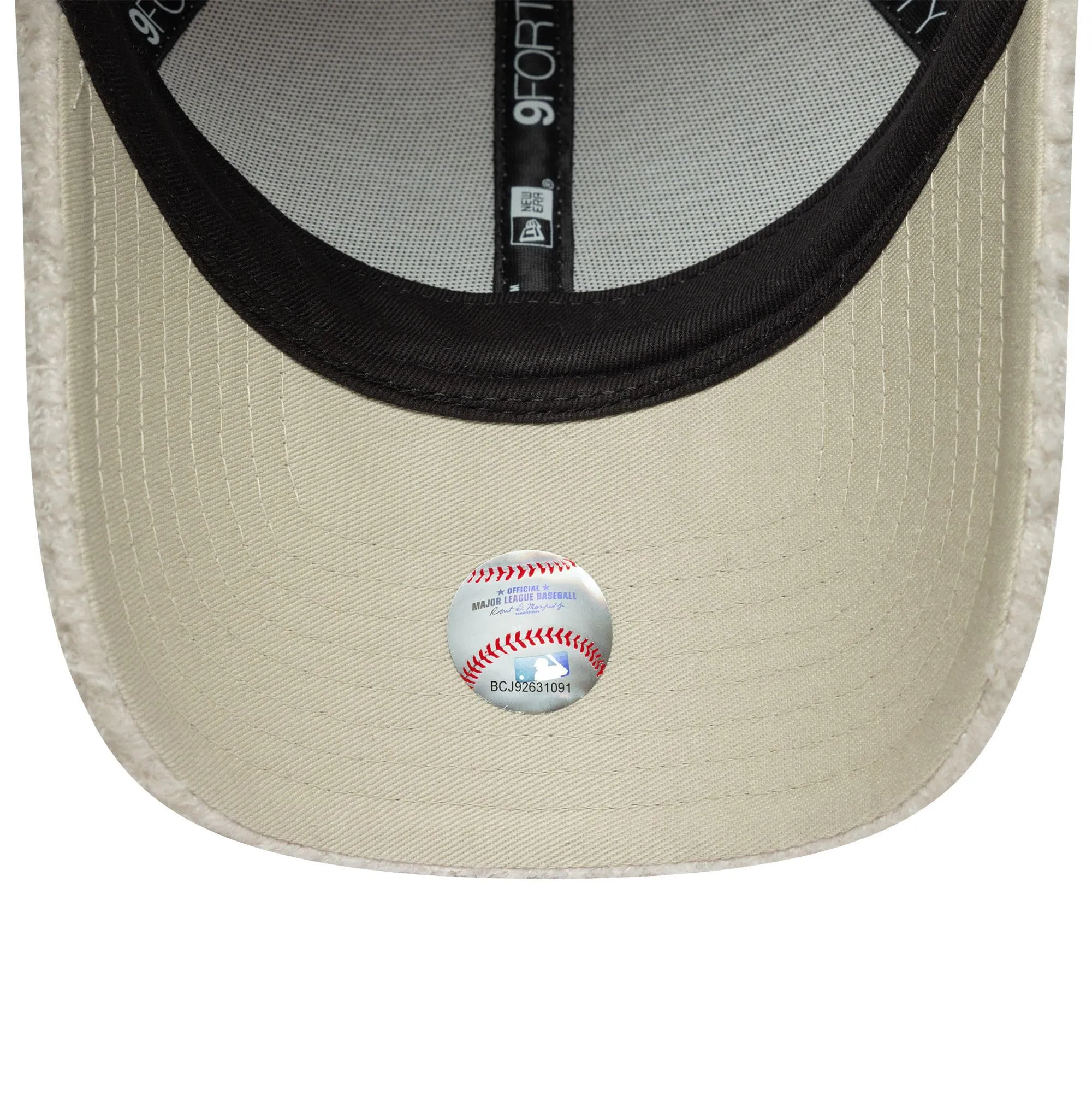New Era New York Yankees 9Forty Donna Borg Teddy Cap Crema Bianco - immagine 5