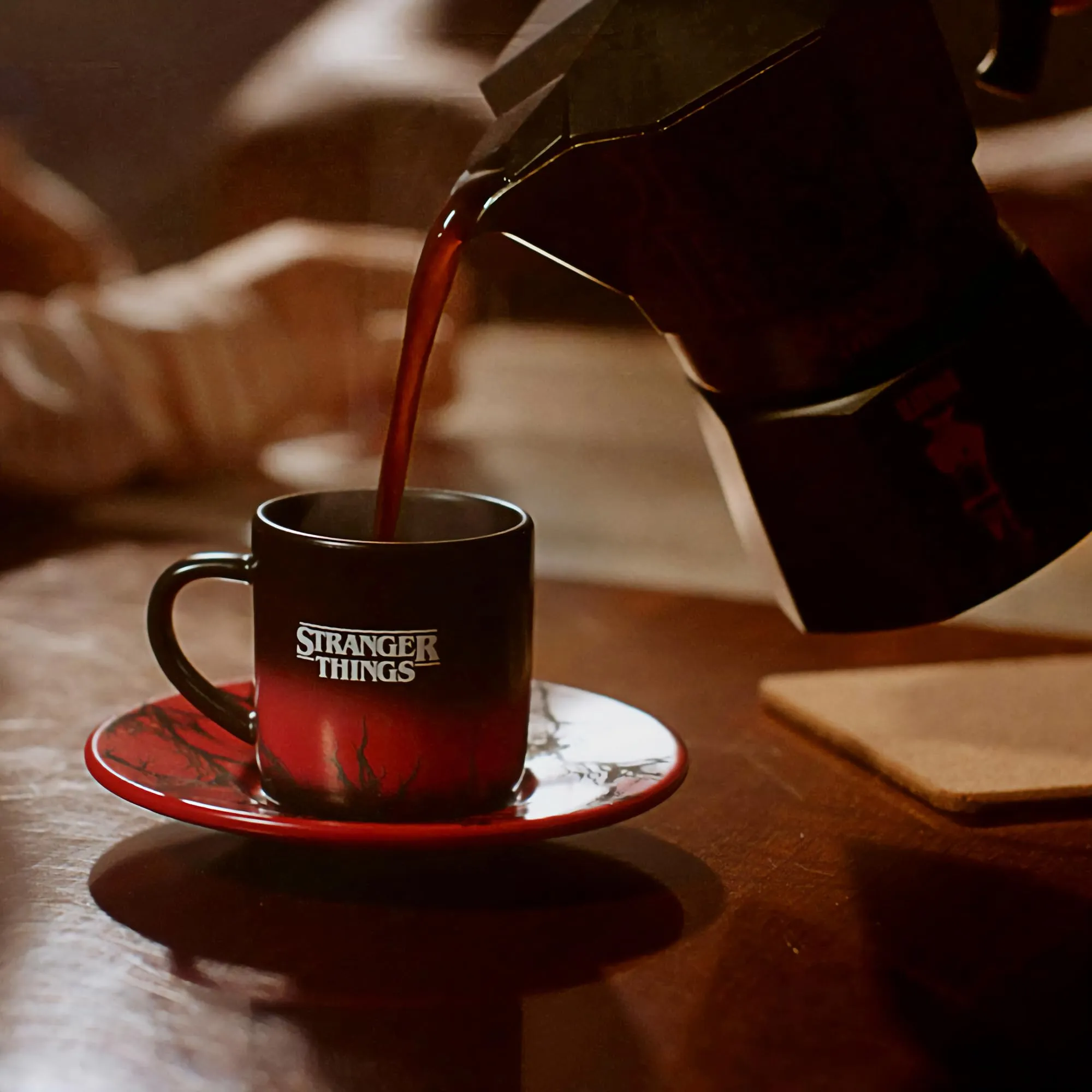 Bialetti Moka Express Stranger Things, Pomolo Musicale USB-C, 6 Tazze (270ml), Nero - immagine 7