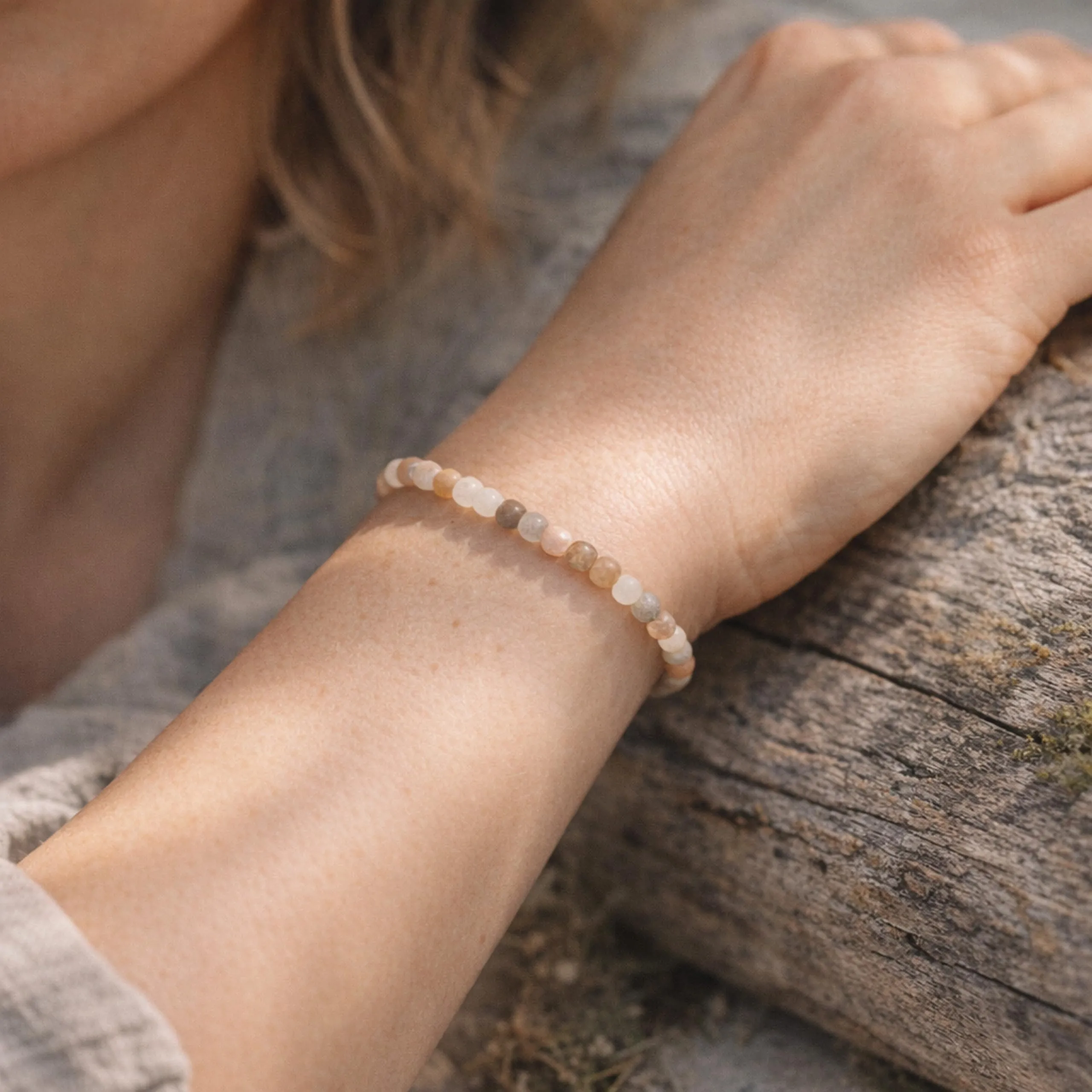 Lebensquelle Plus Mini bracciale con perline 4-5 mm (Mondstein), 19 cm - immagine 2