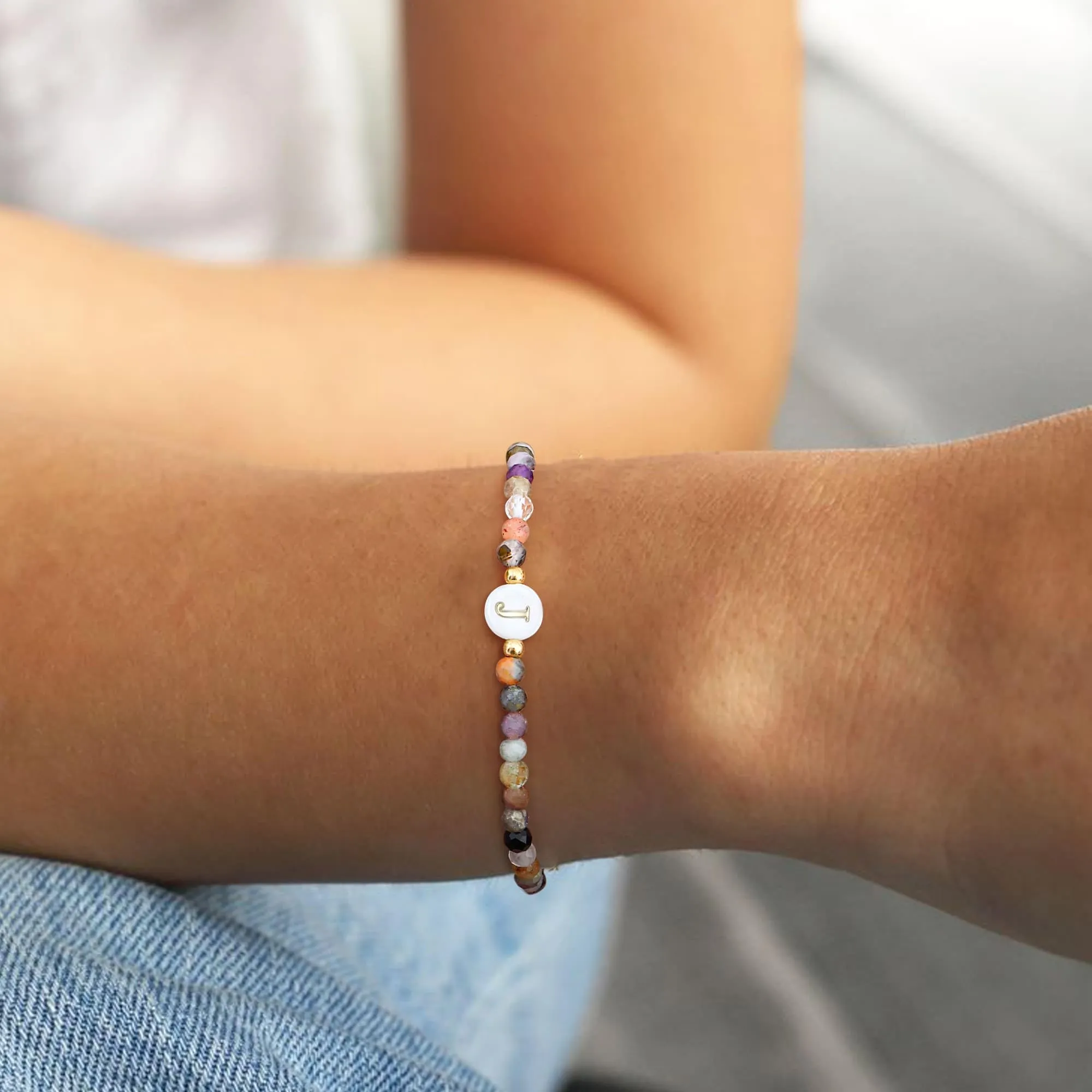 BodyBonita Braccialetti con Iniziale J in Pietra Naturale e Madreperla Sintetica, Elastico, 16.5 cm - immagine 3